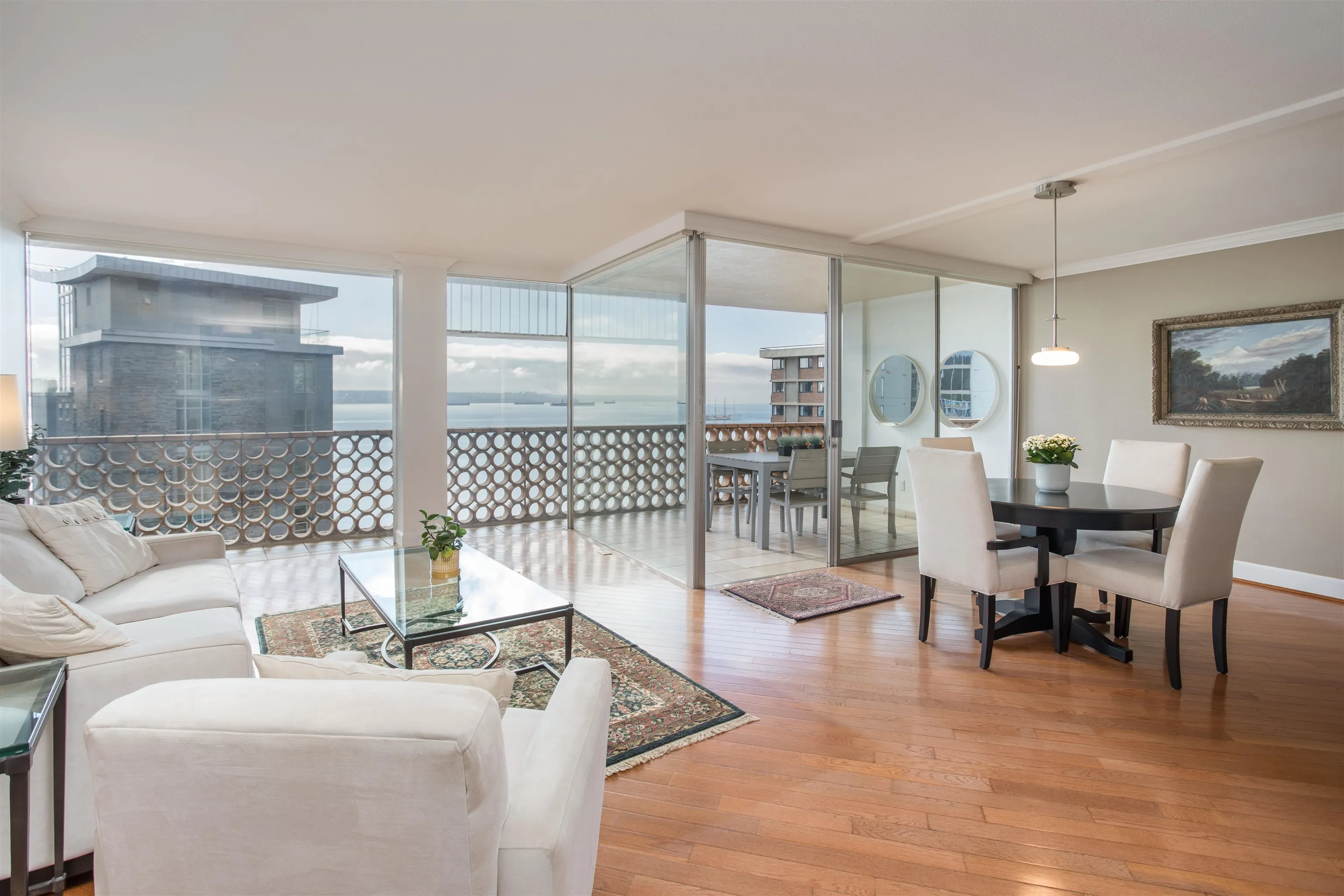 902 2135 Argyle Avenue