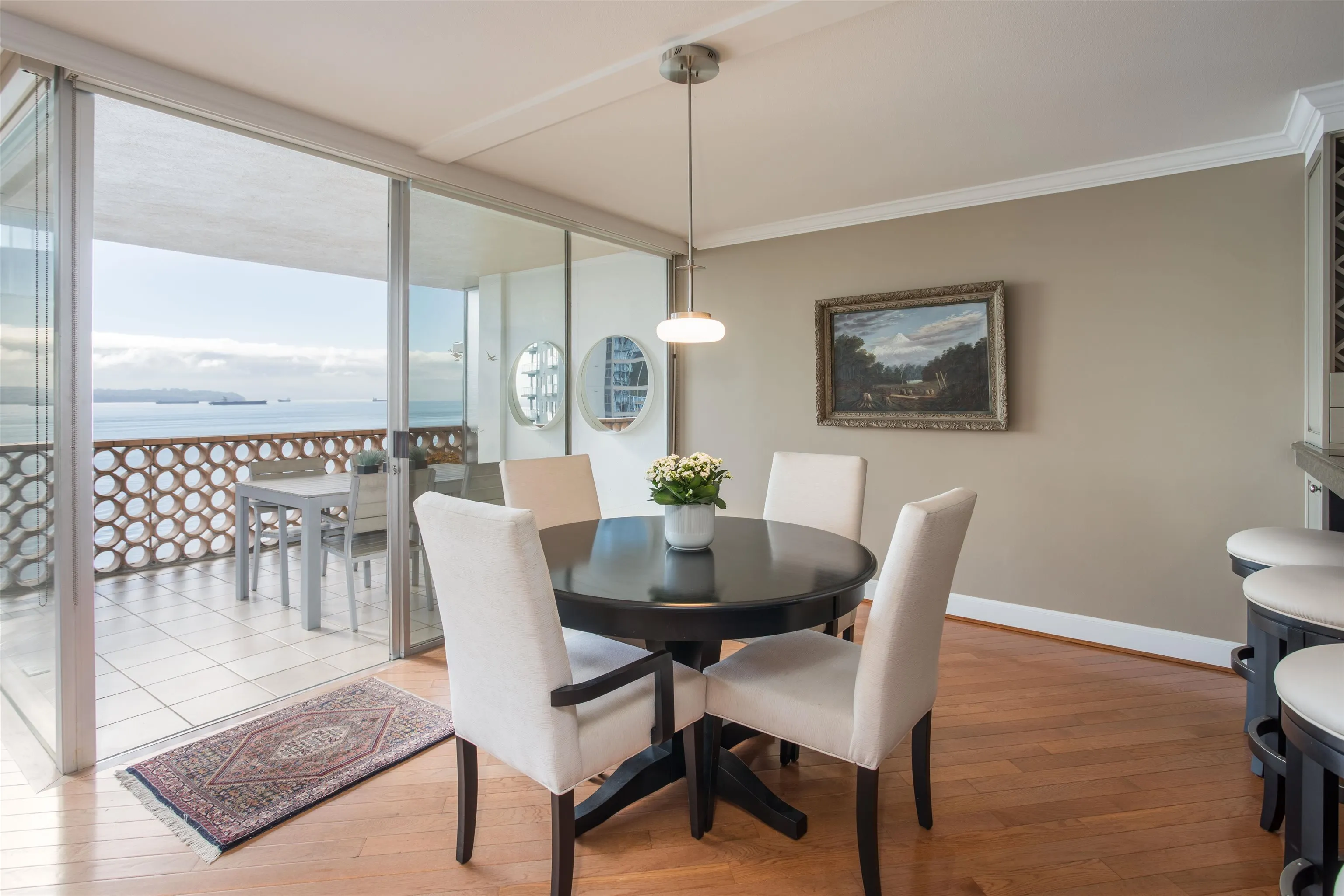 902 2135 Argyle Avenue