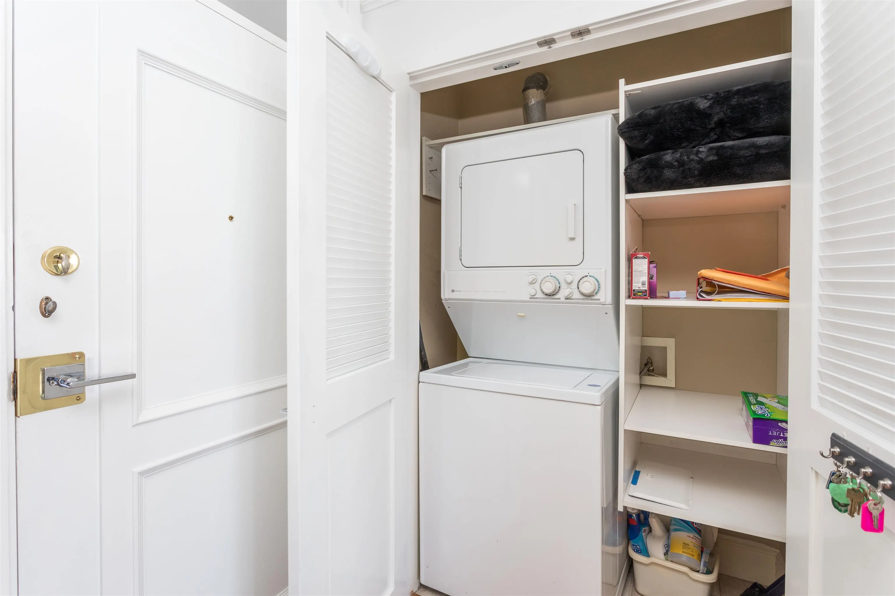 902 2135 Argyle Avenue