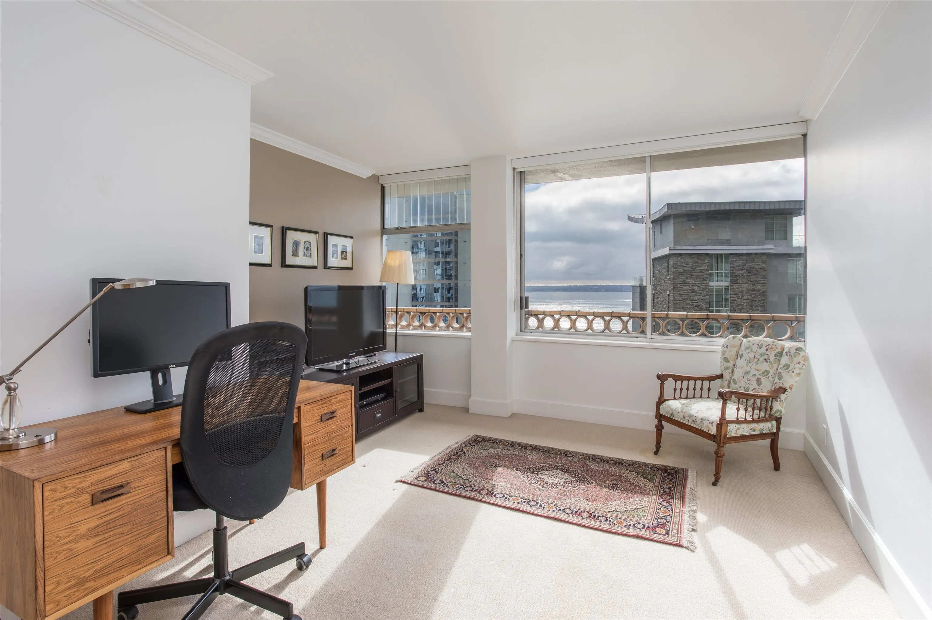 902 2135 Argyle Avenue