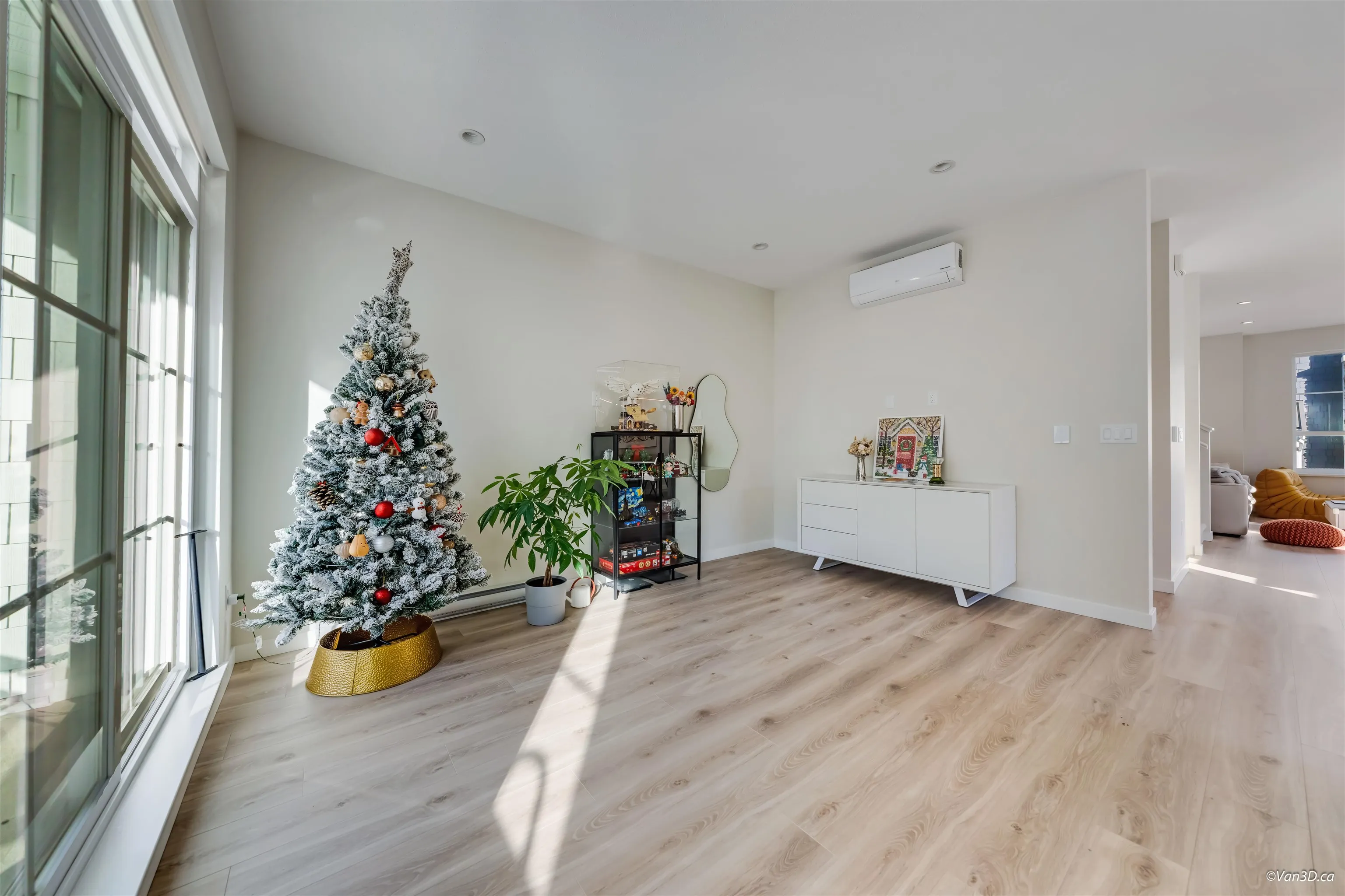 16 5311 Admiral Way