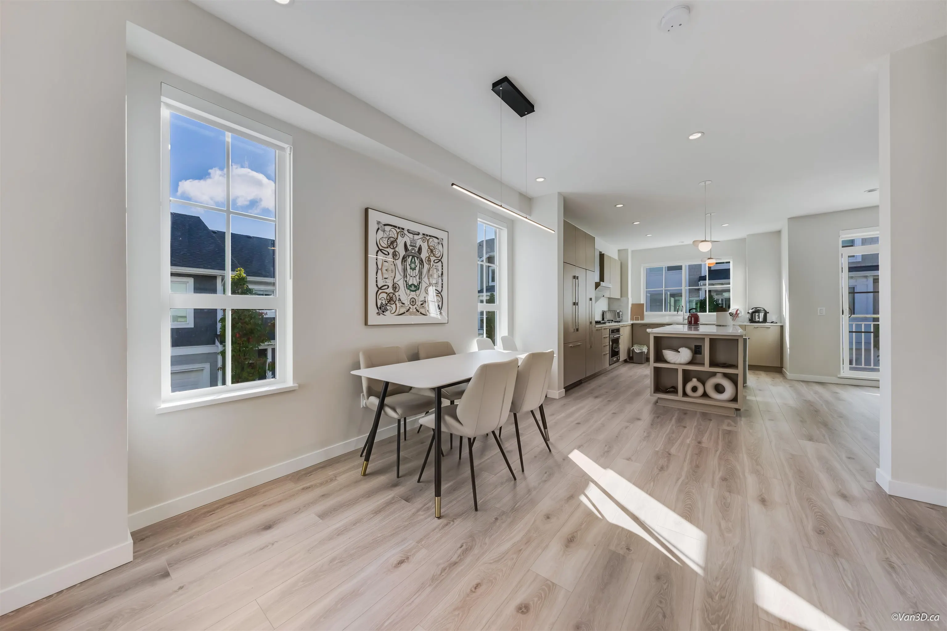 16 5311 Admiral Way