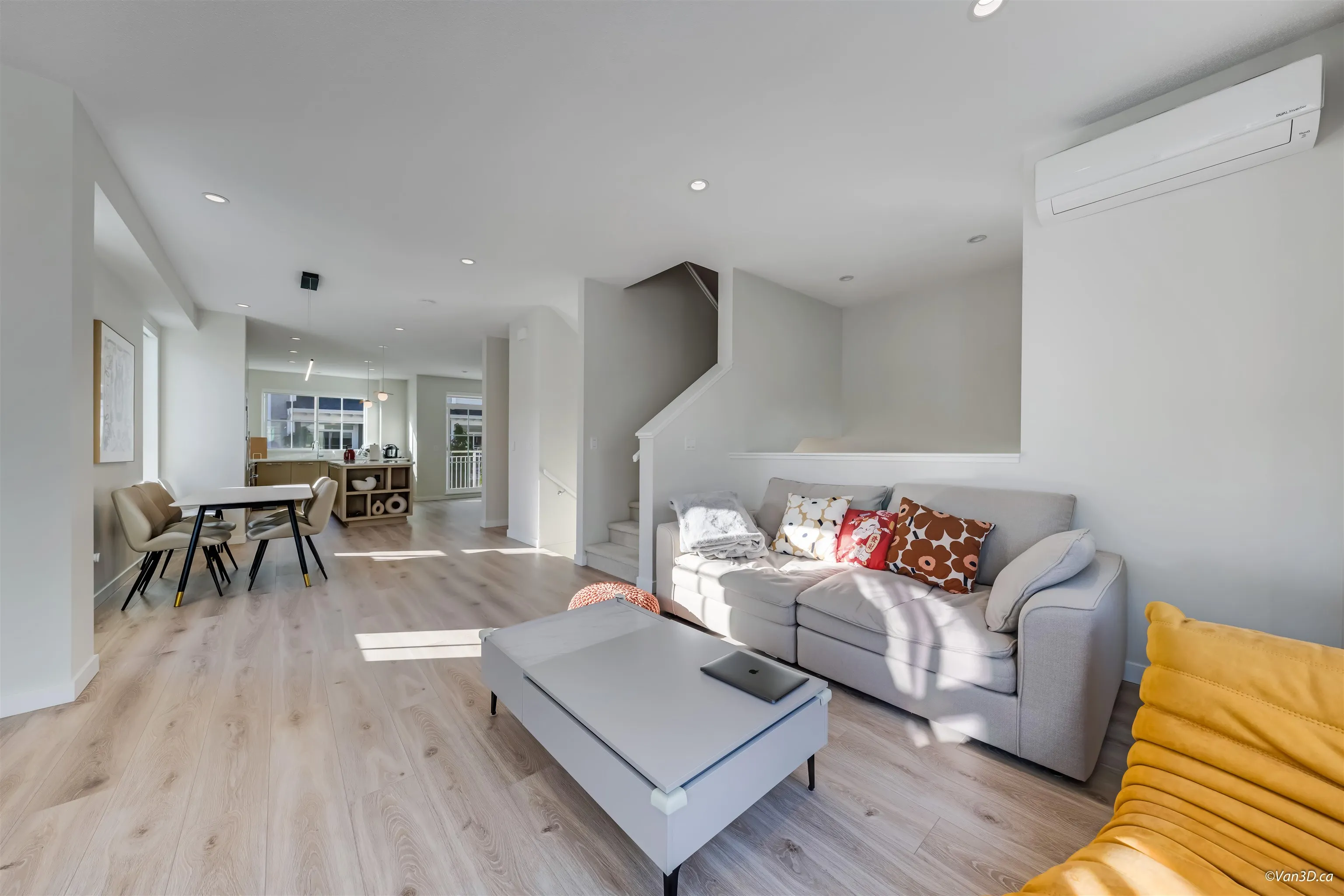16 5311 Admiral Way