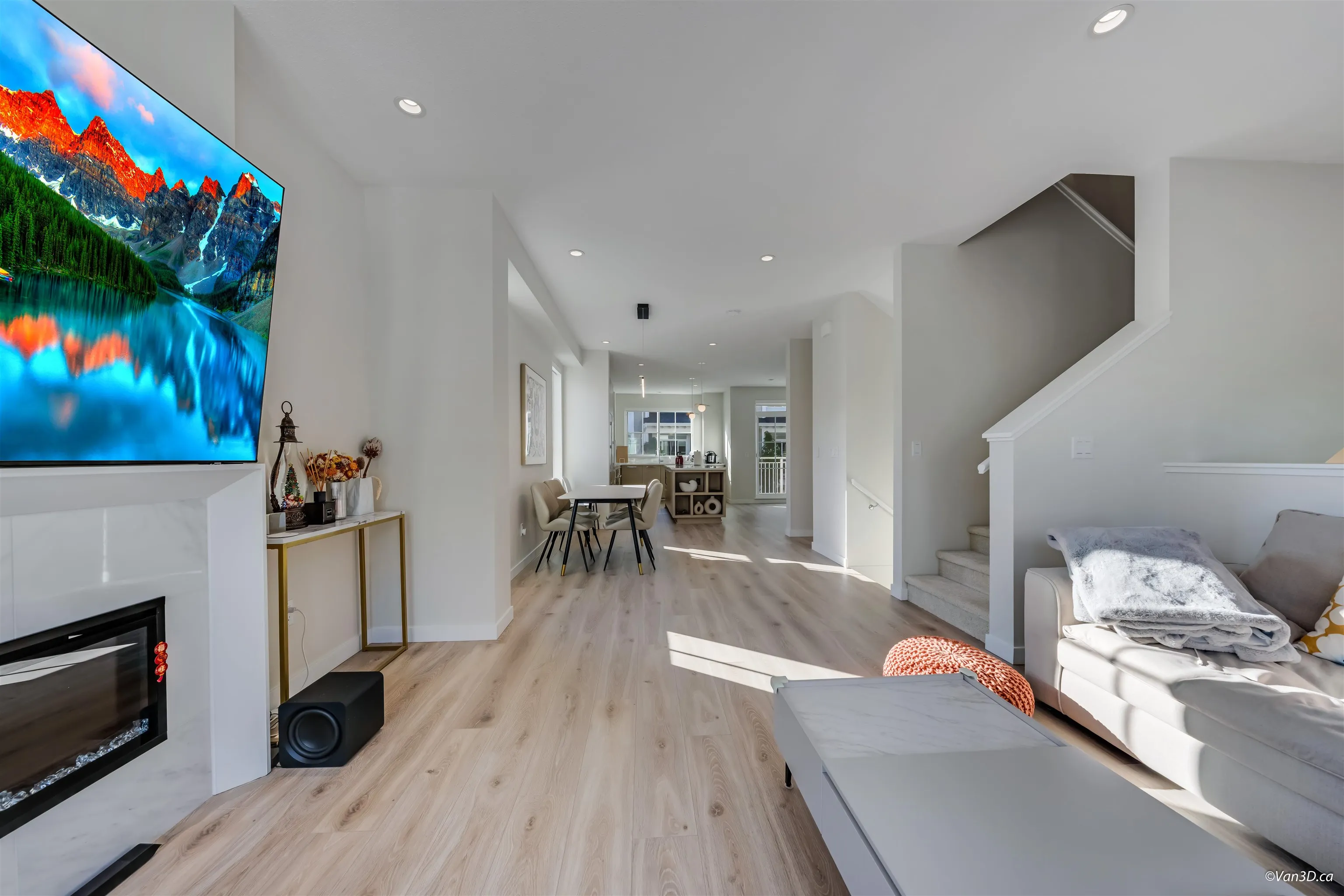 16 5311 Admiral Way