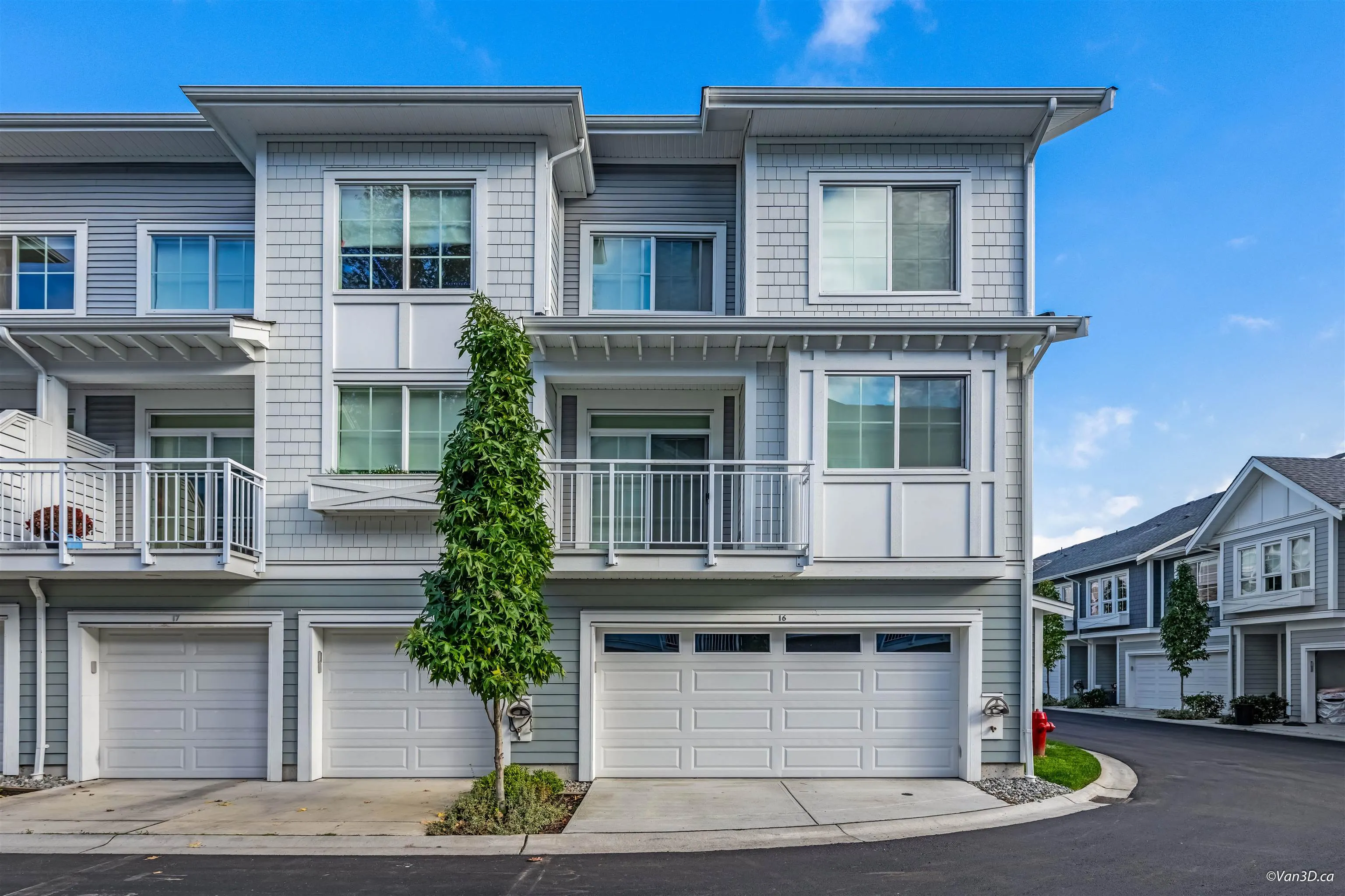 16 5311 Admiral Way