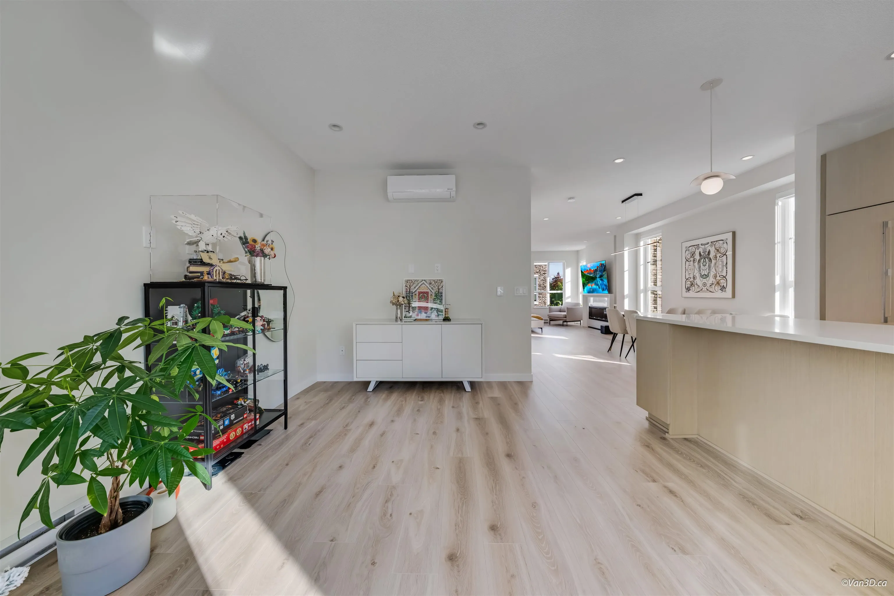 16 5311 Admiral Way