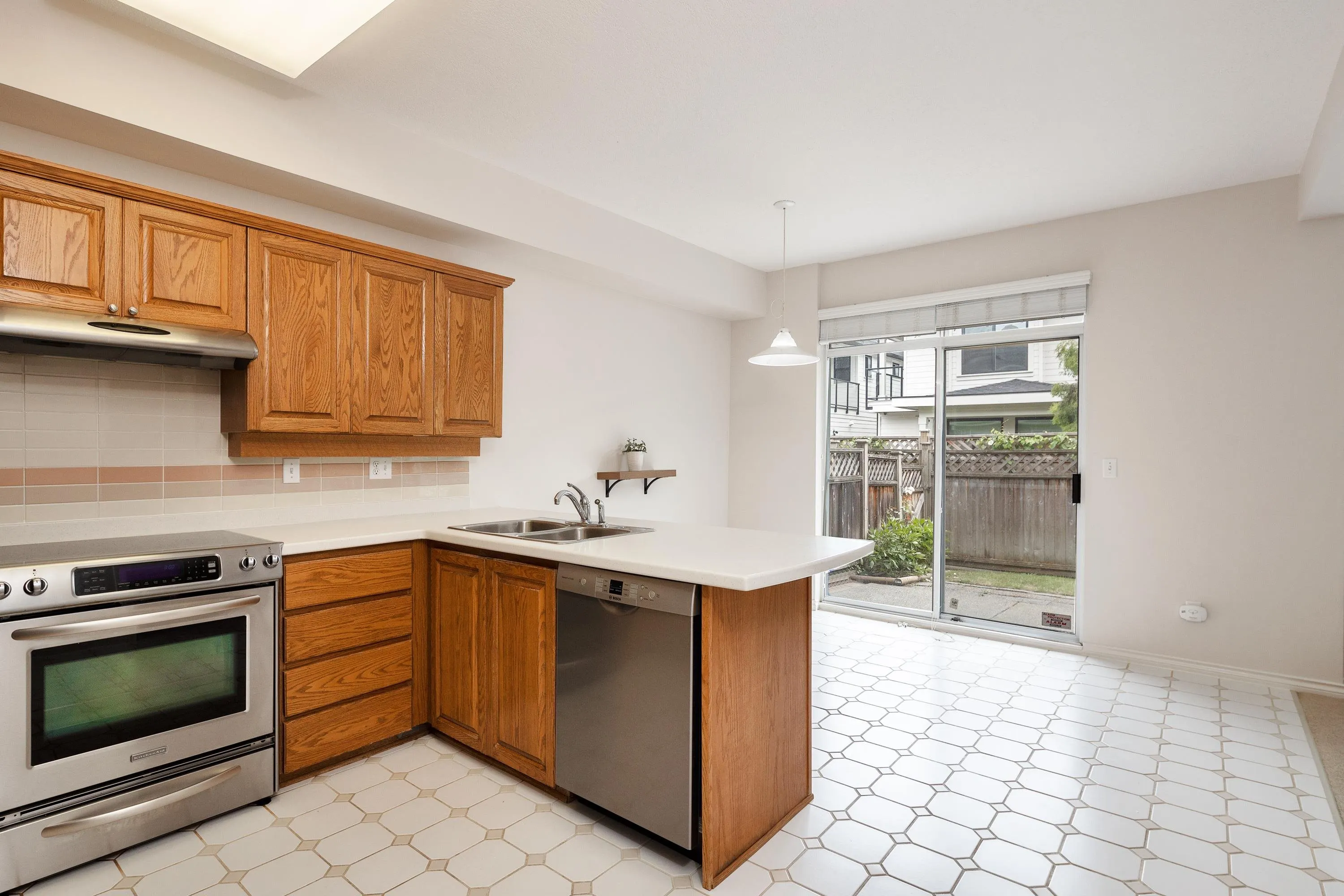 20 9311 Dayton Avenue