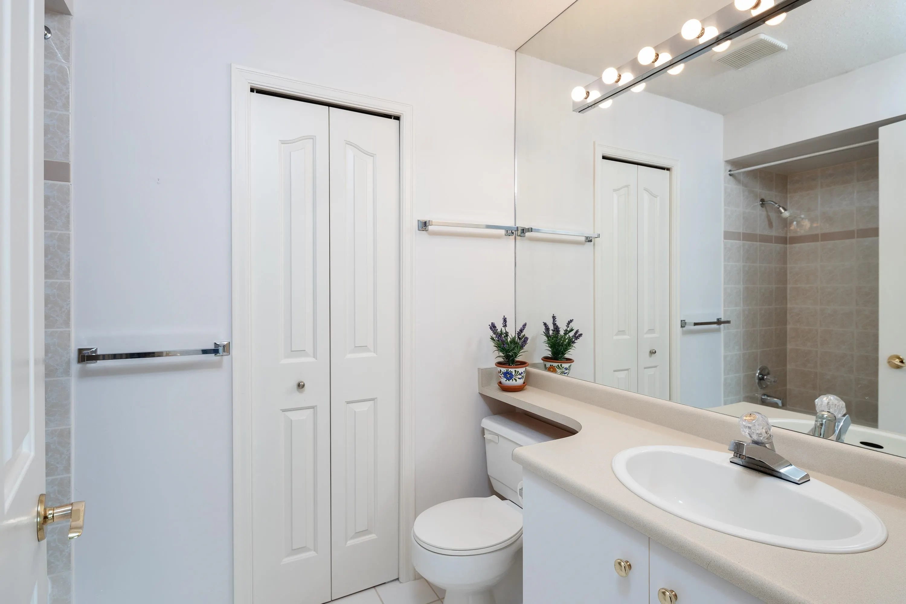 20 9311 Dayton Avenue