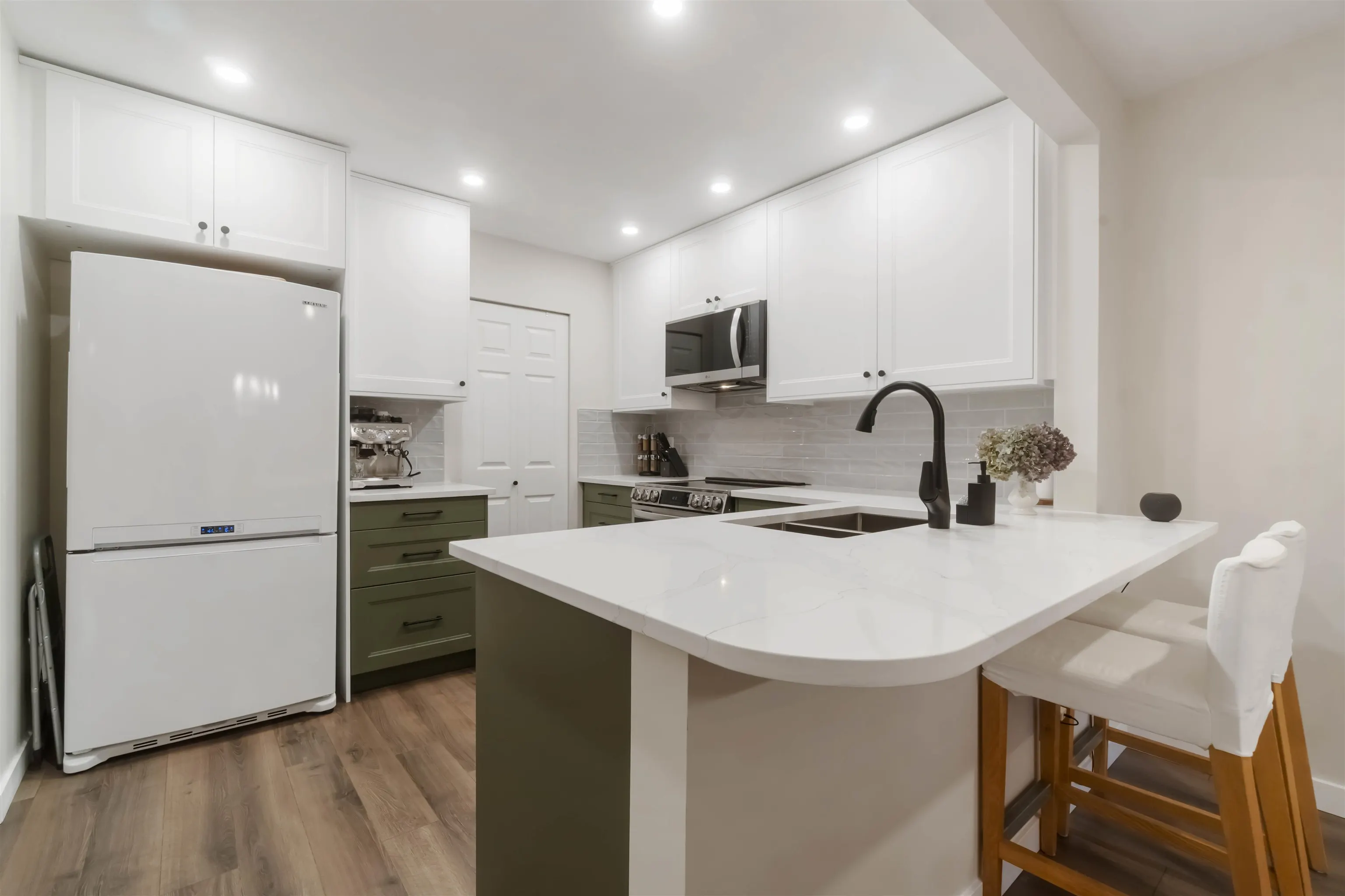 310 1000 Bowron Court