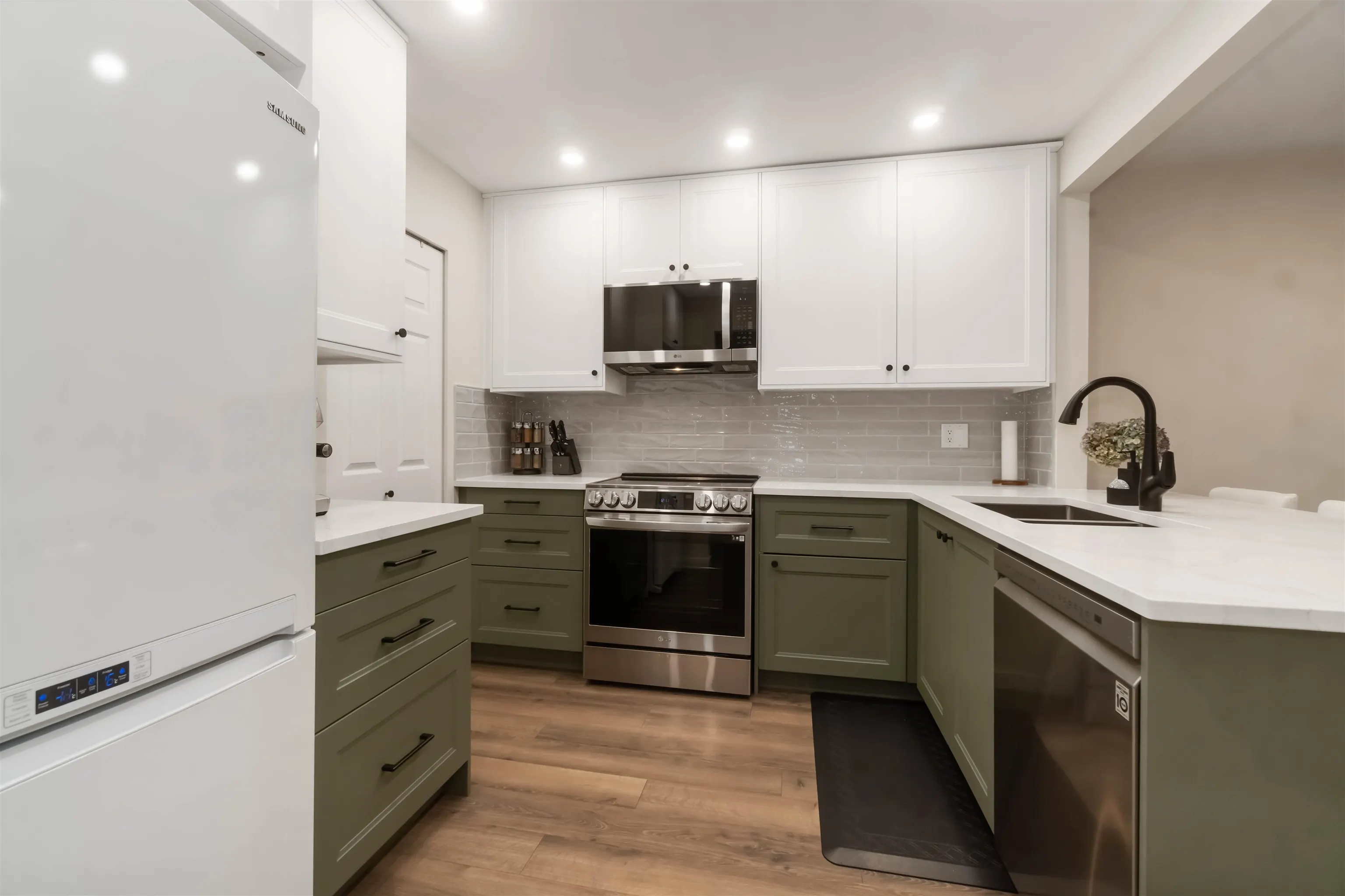 310 1000 Bowron Court