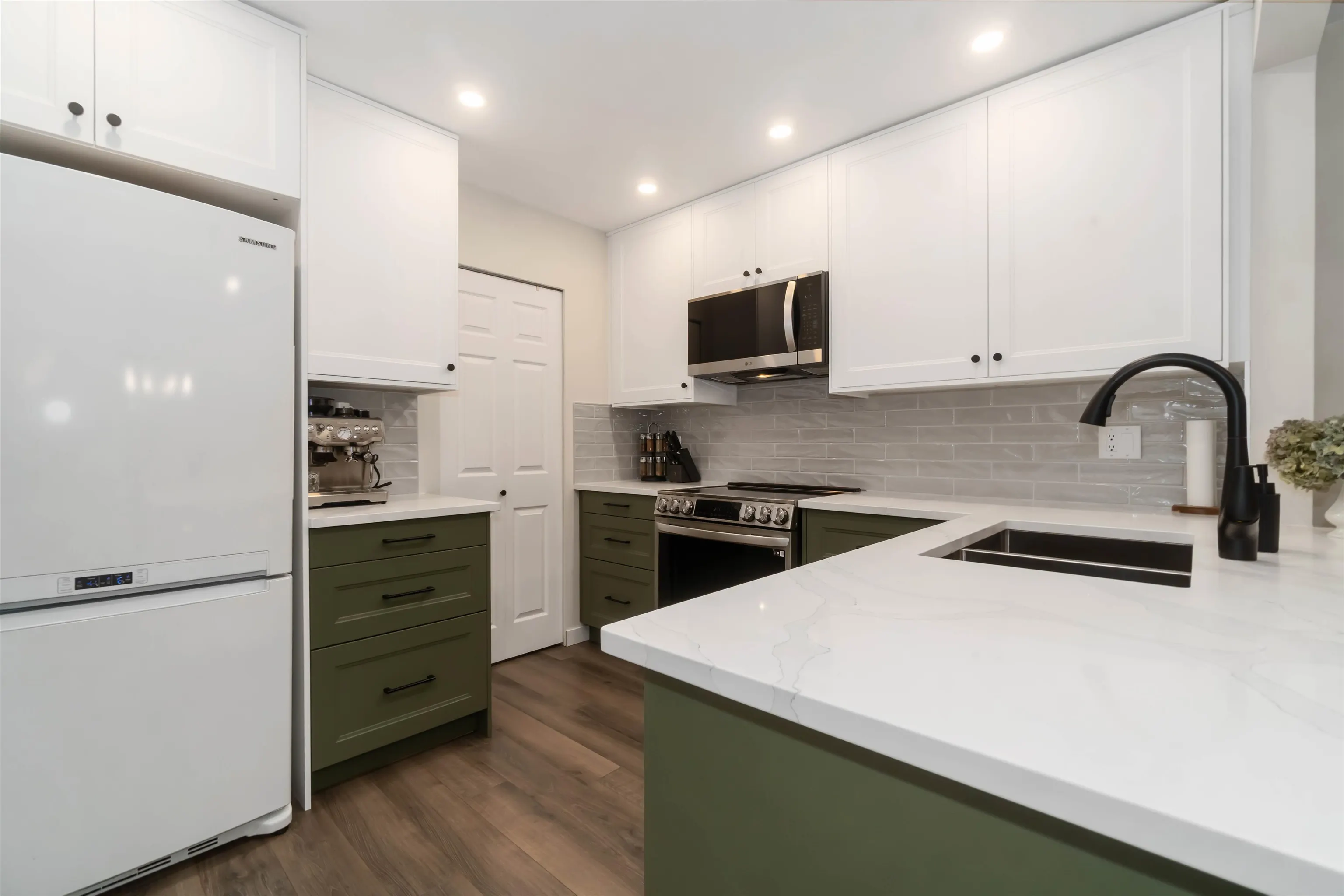 310 1000 Bowron Court