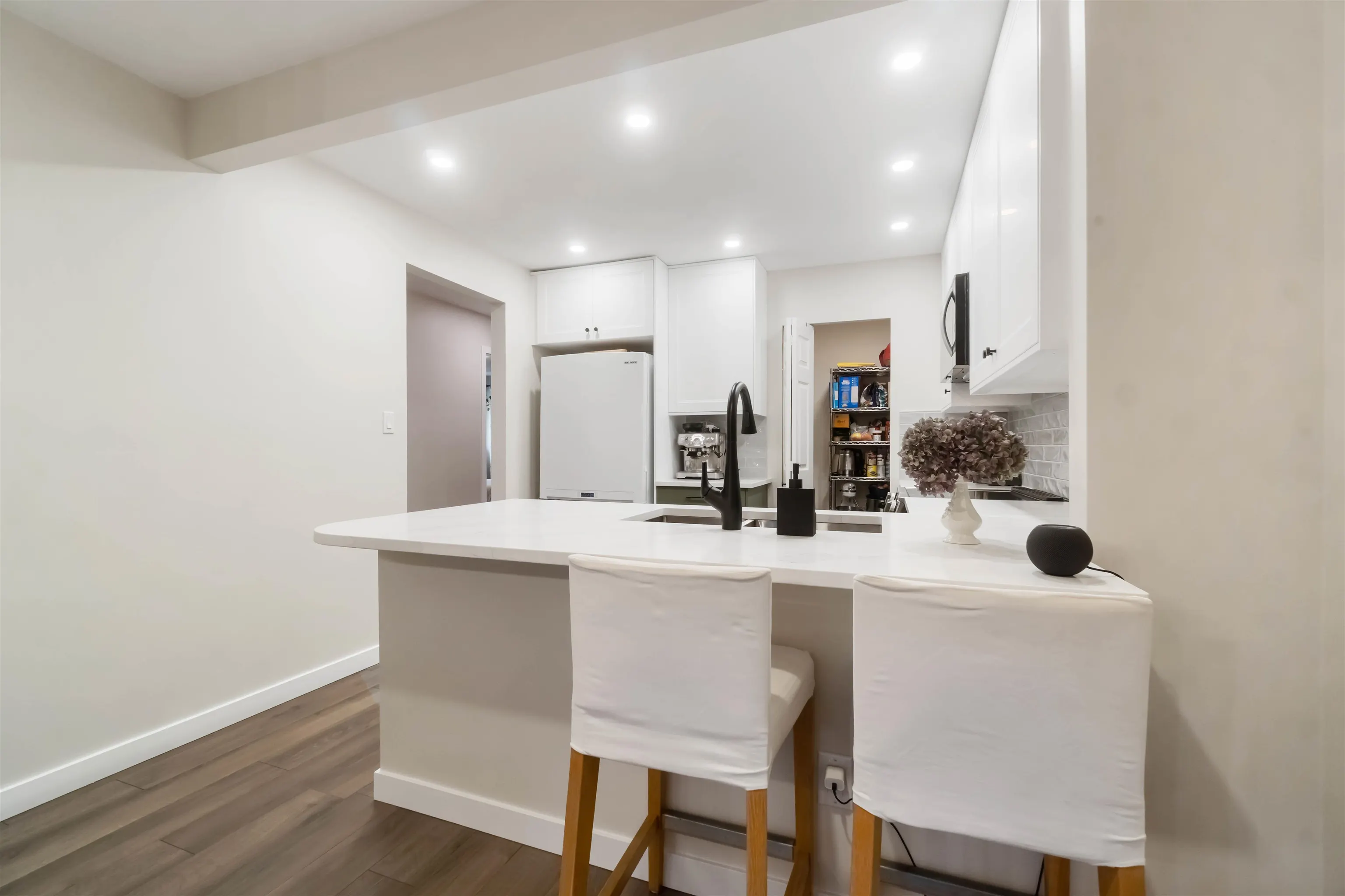 310 1000 Bowron Court