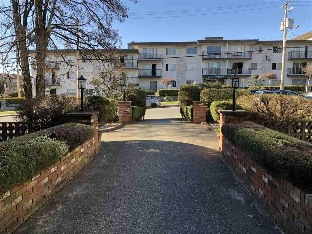 308 910 Fifth Avenue