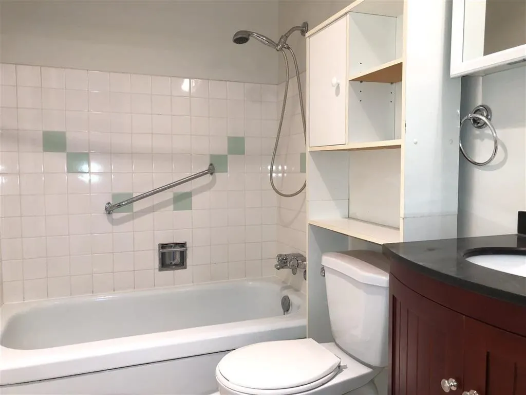 308 910 Fifth Avenue