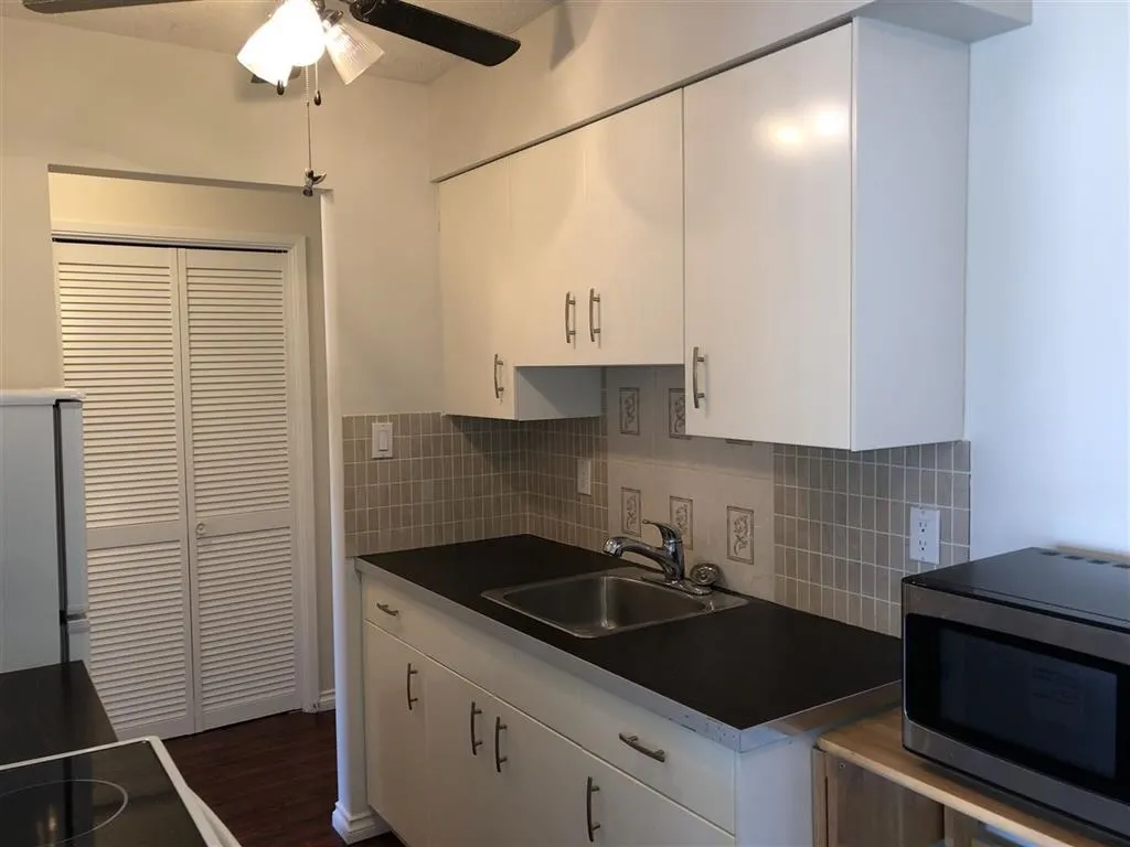 308 910 Fifth Avenue