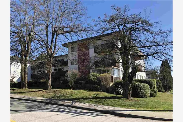 308 910 Fifth Avenue