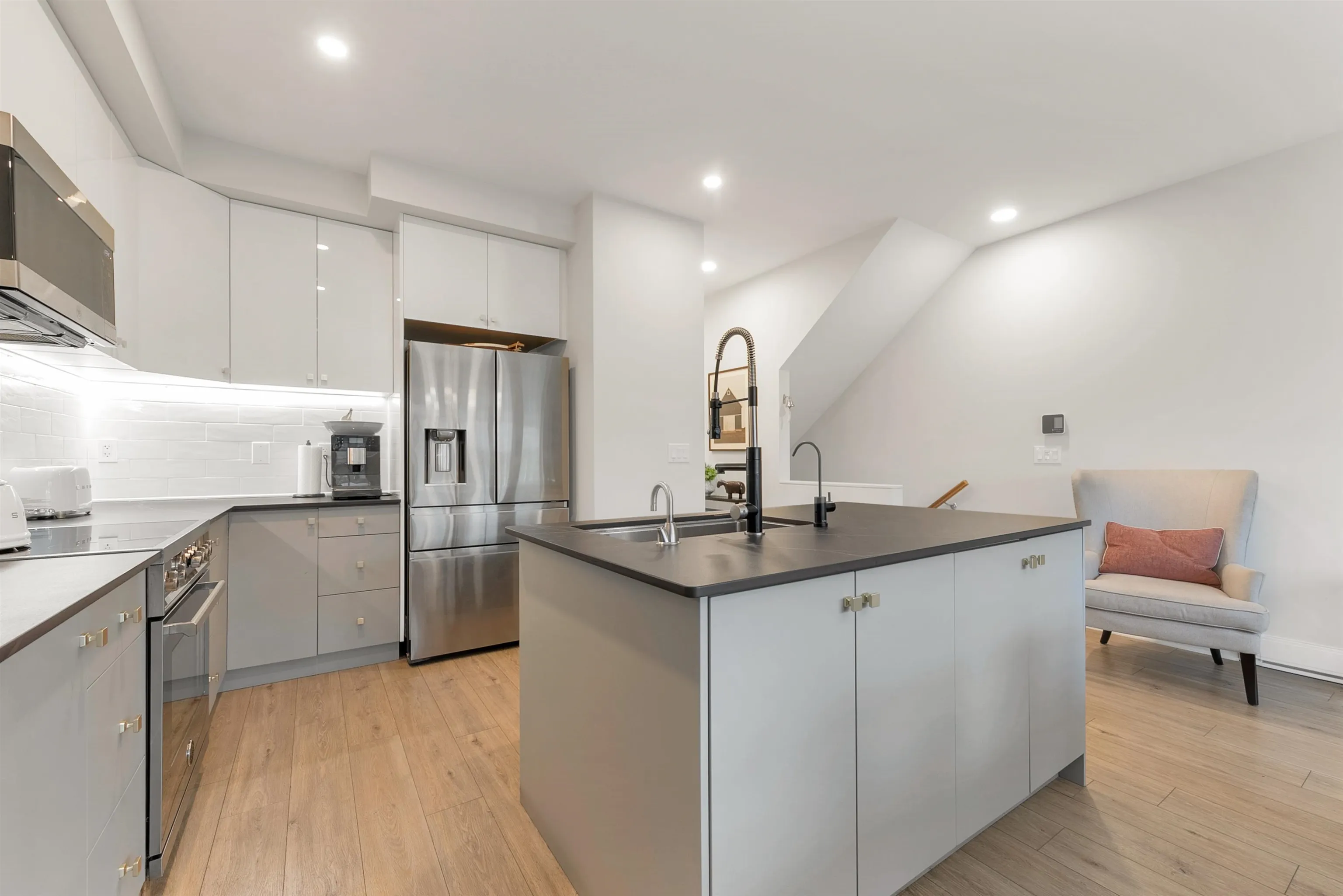 150 1460 Southview Street