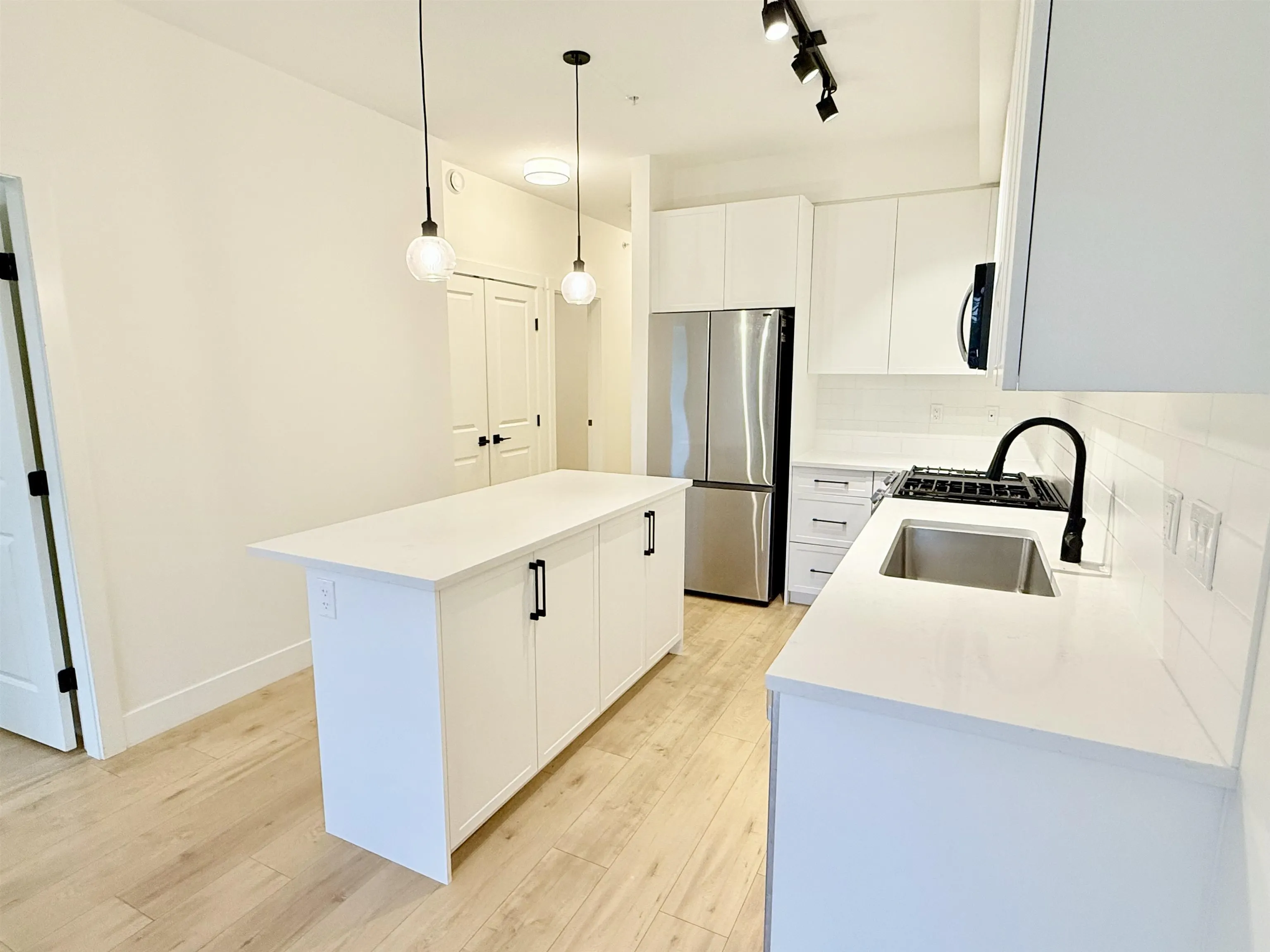 413 7506 199a Street