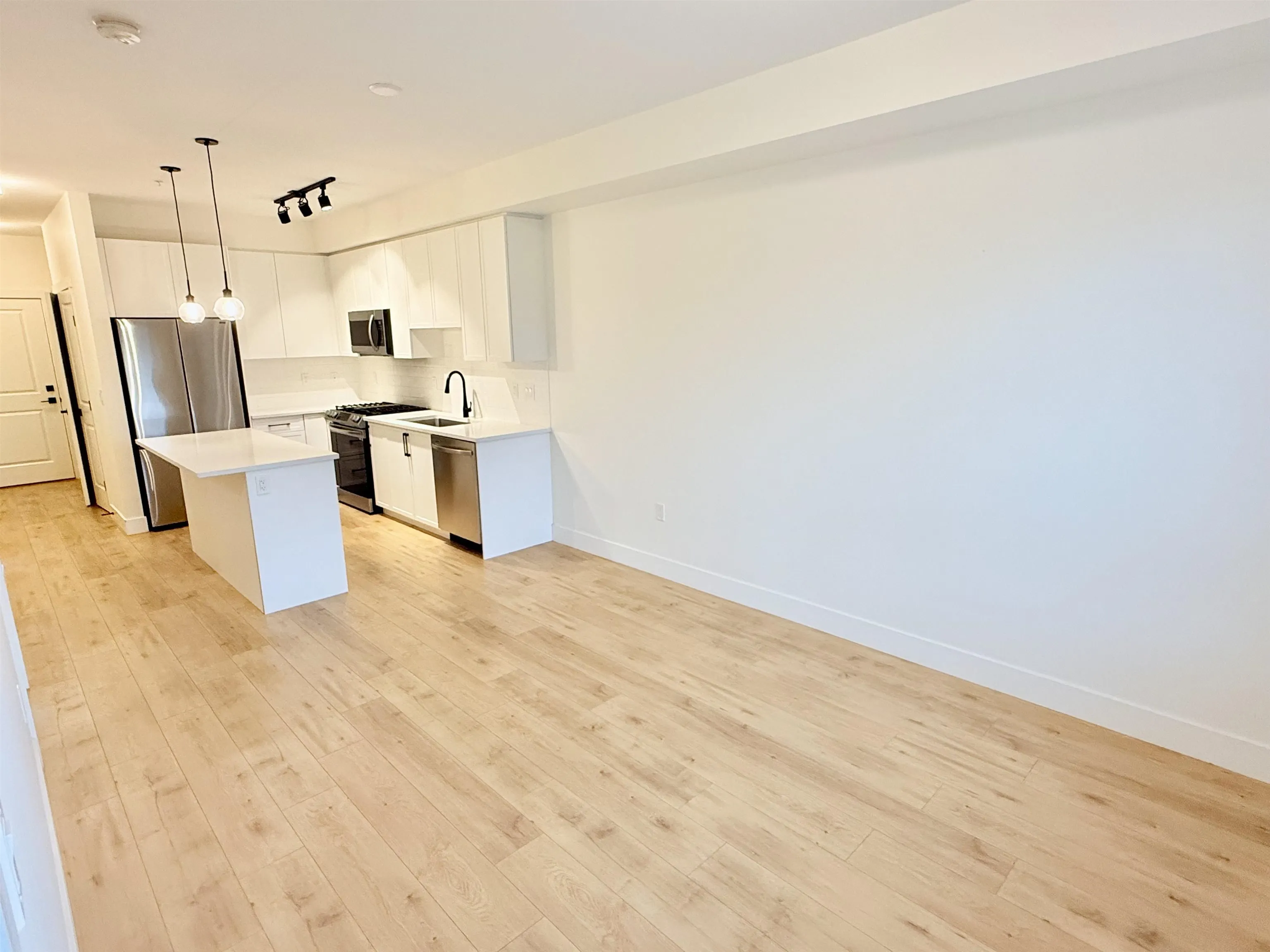 413 7506 199a Street