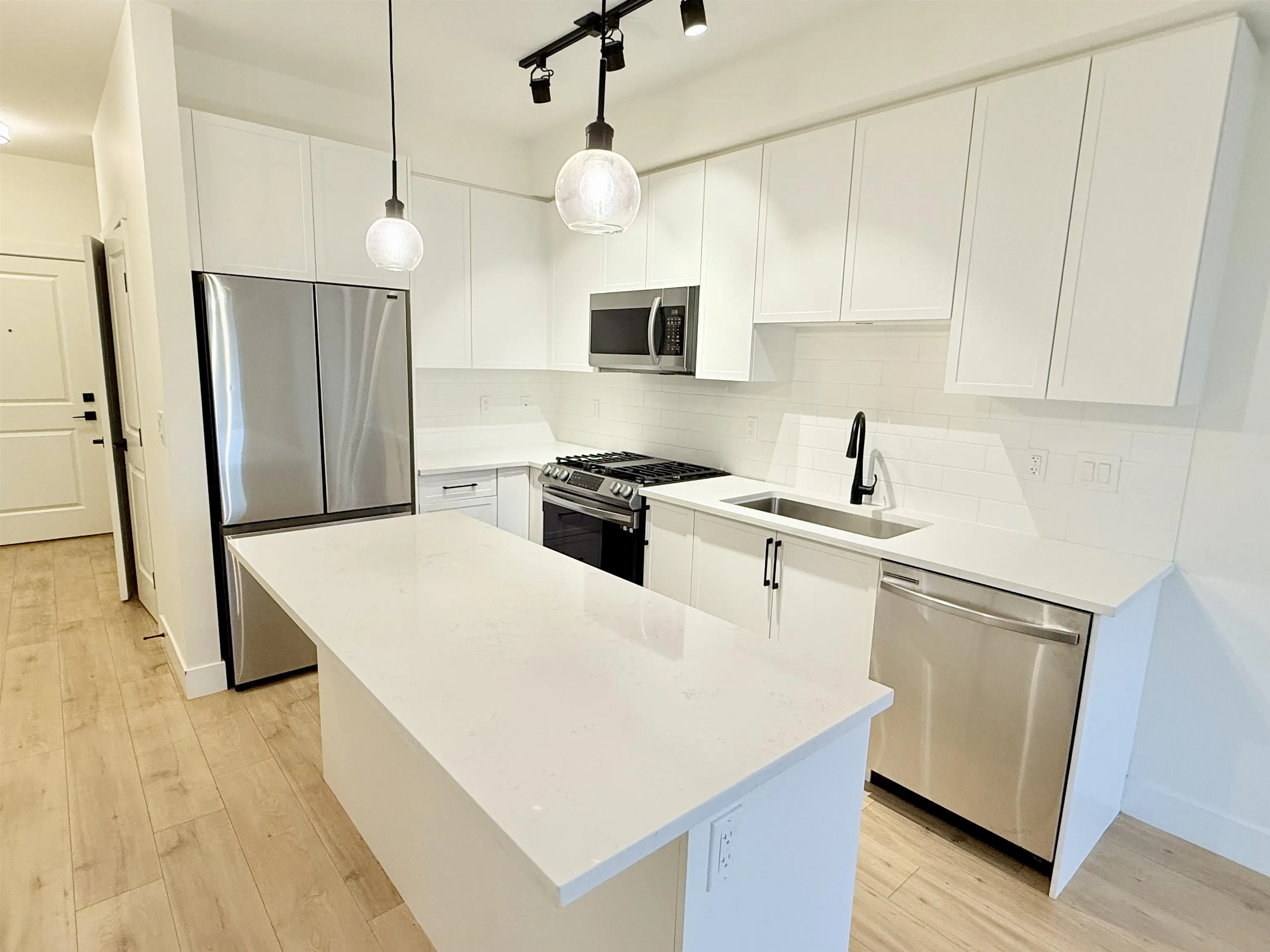 413 7506 199a Street