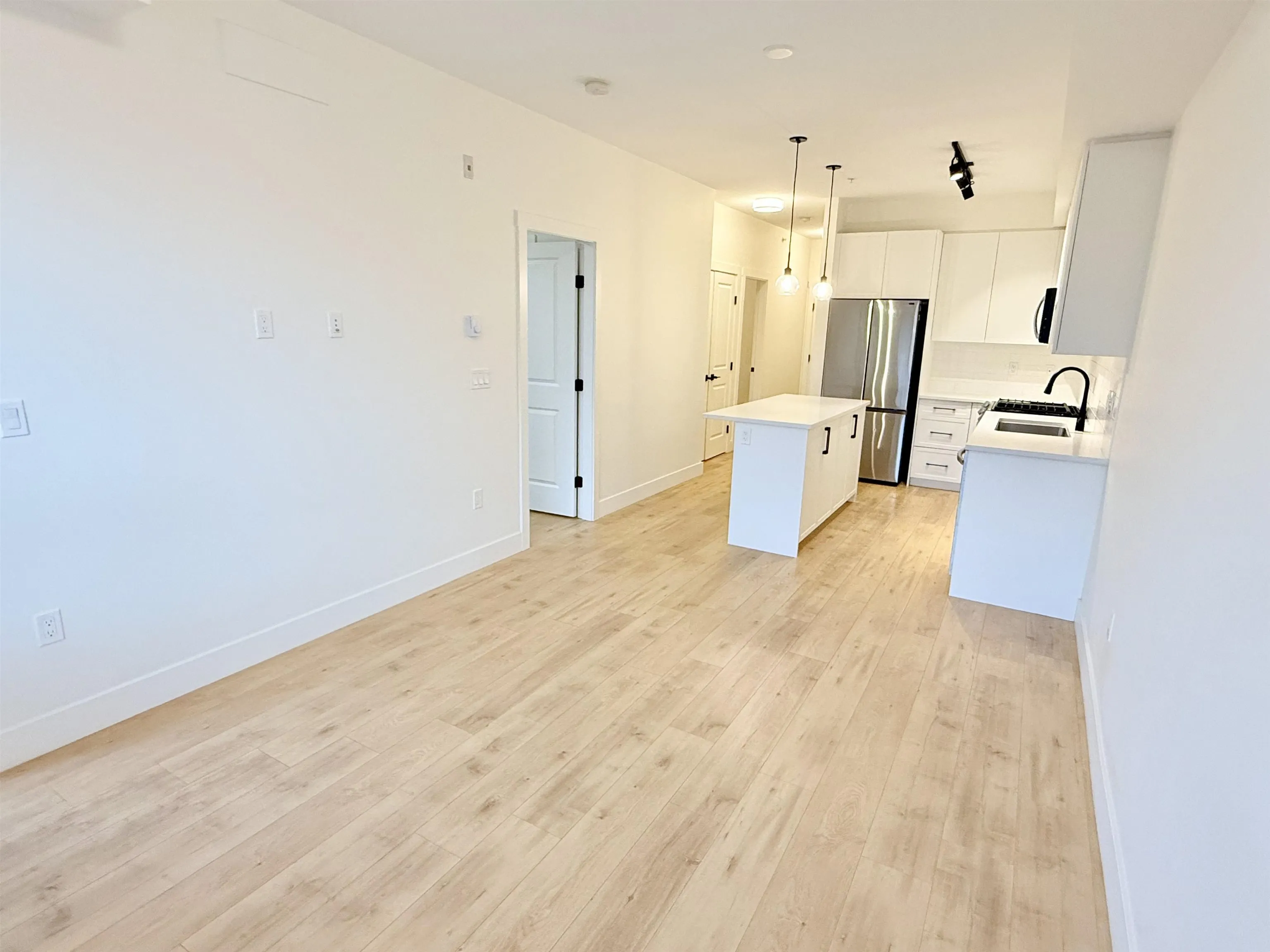 413 7506 199a Street