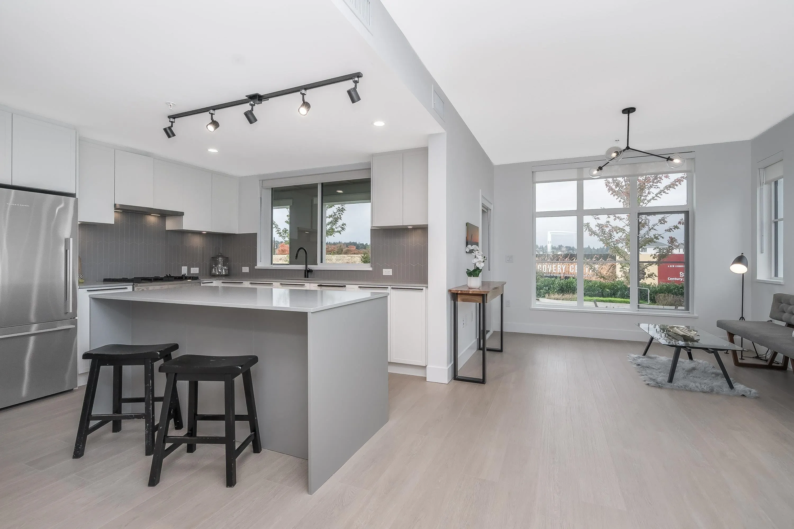 102 320 Ridge Street