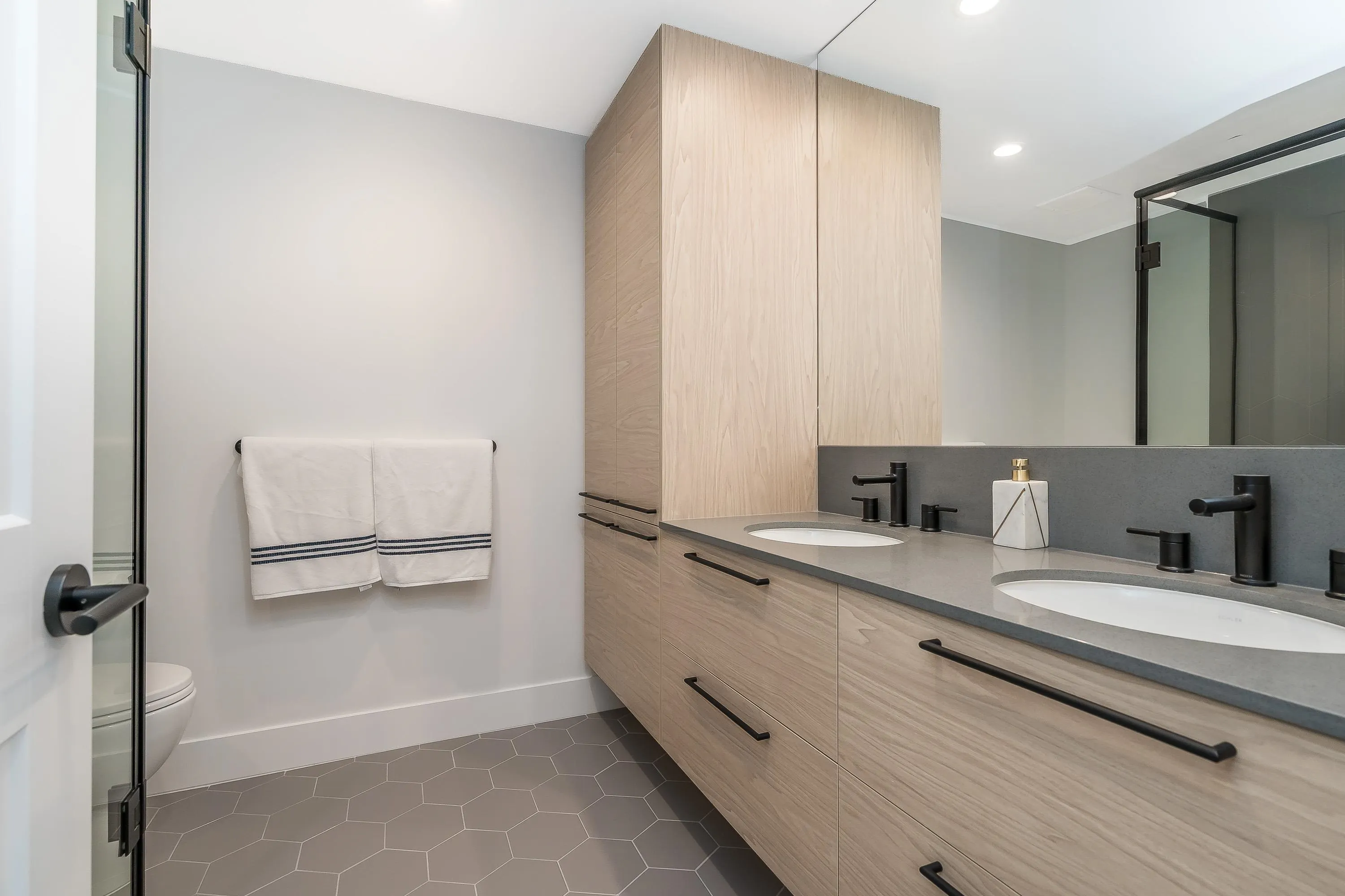 102 320 Ridge Street