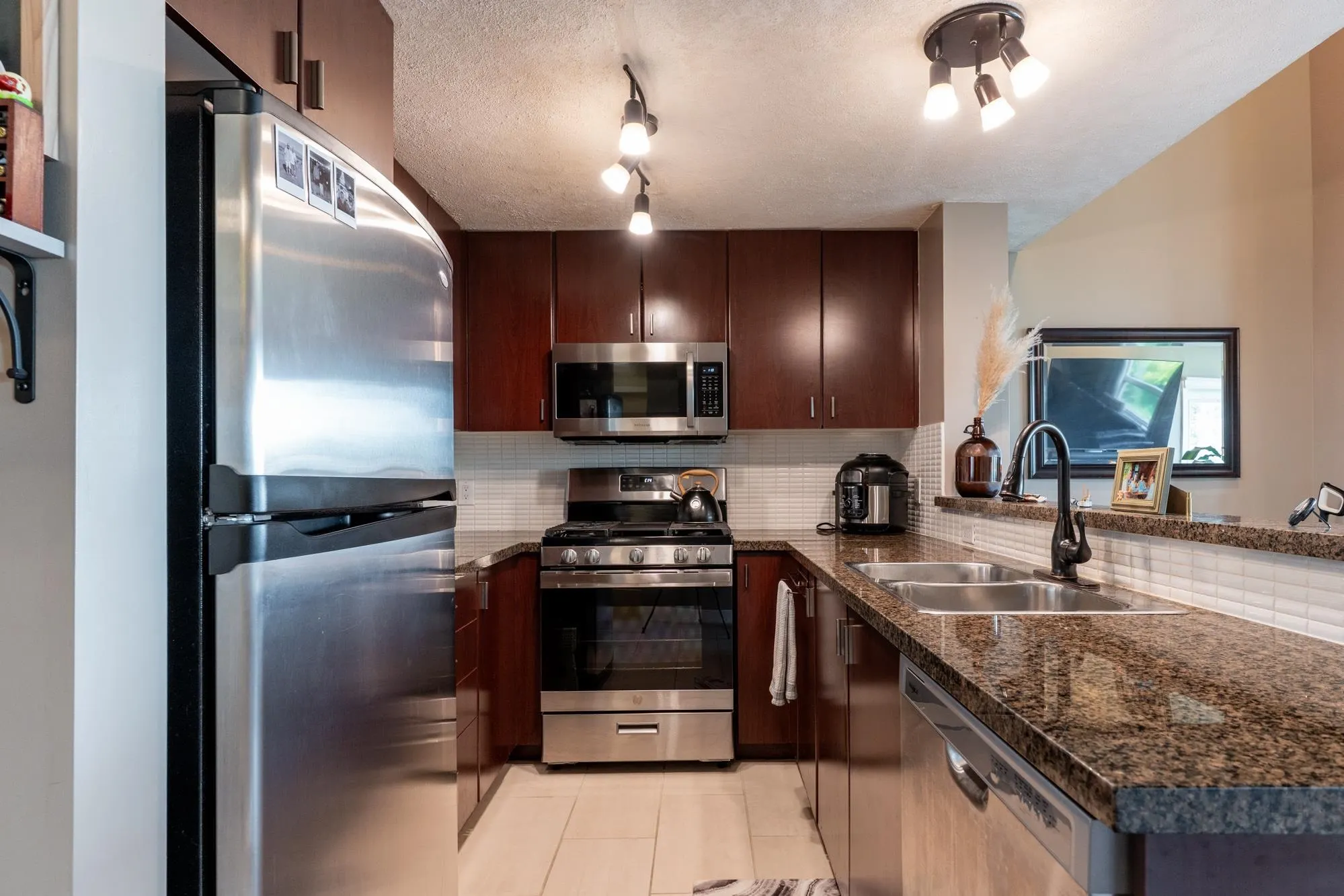 415 6888 Southpoint Drive