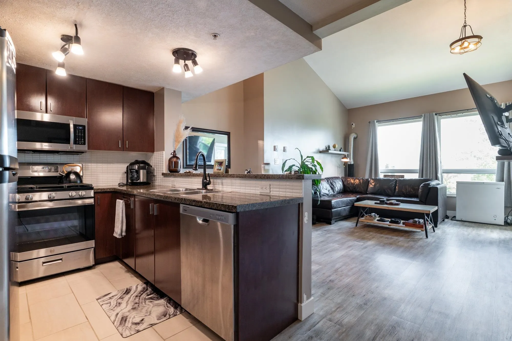 415 6888 Southpoint Drive