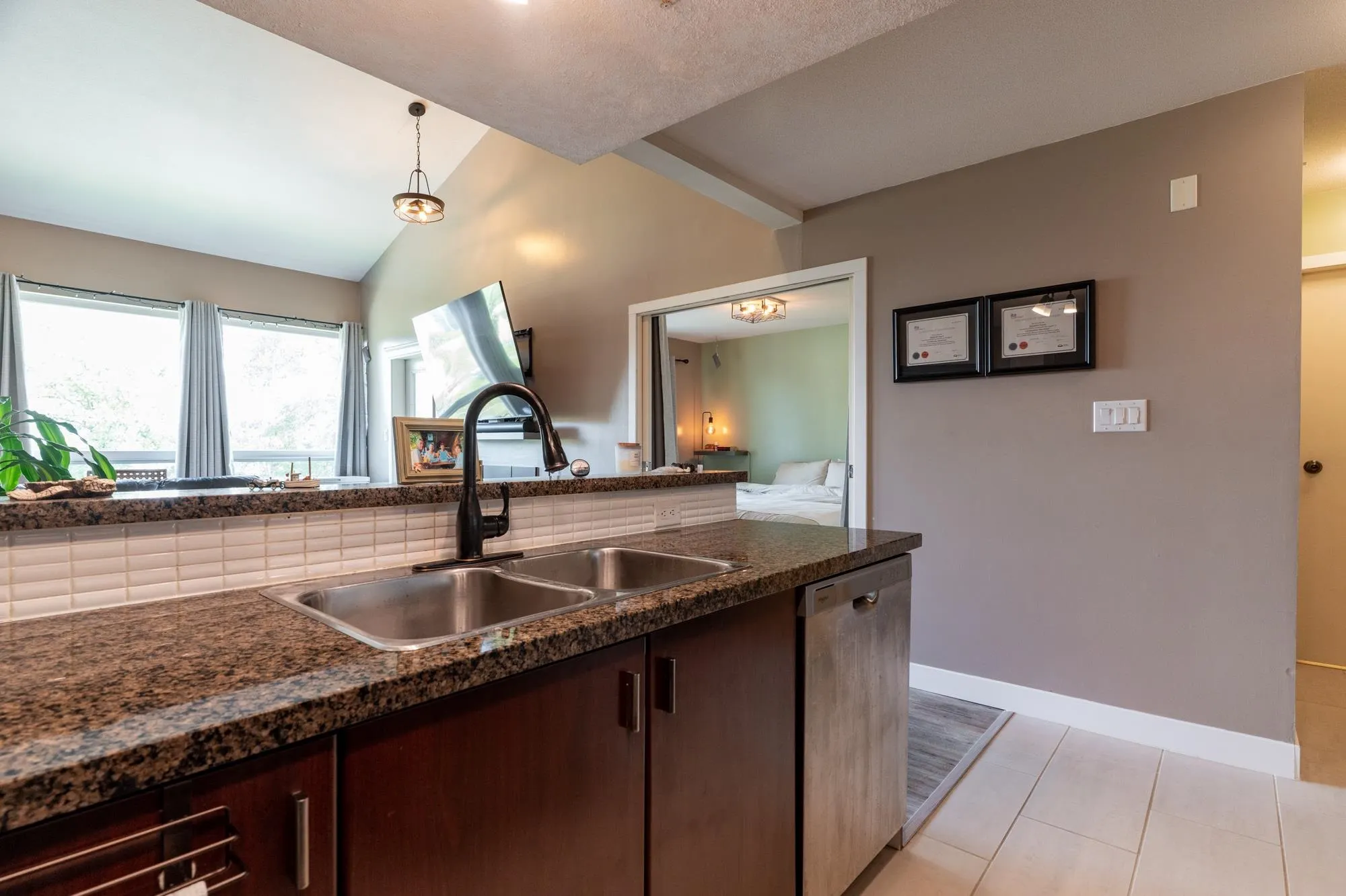 415 6888 Southpoint Drive