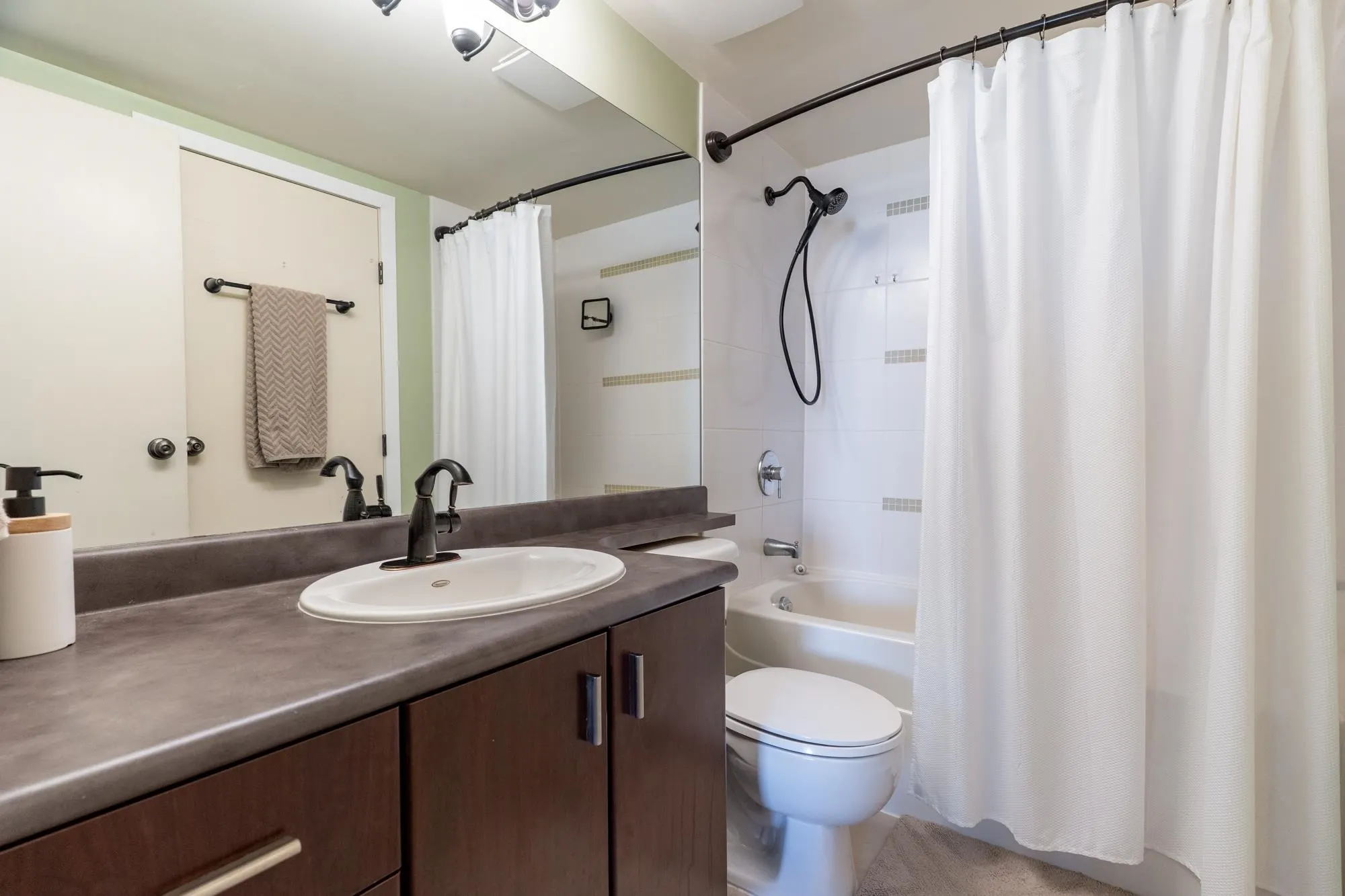 415 6888 Southpoint Drive