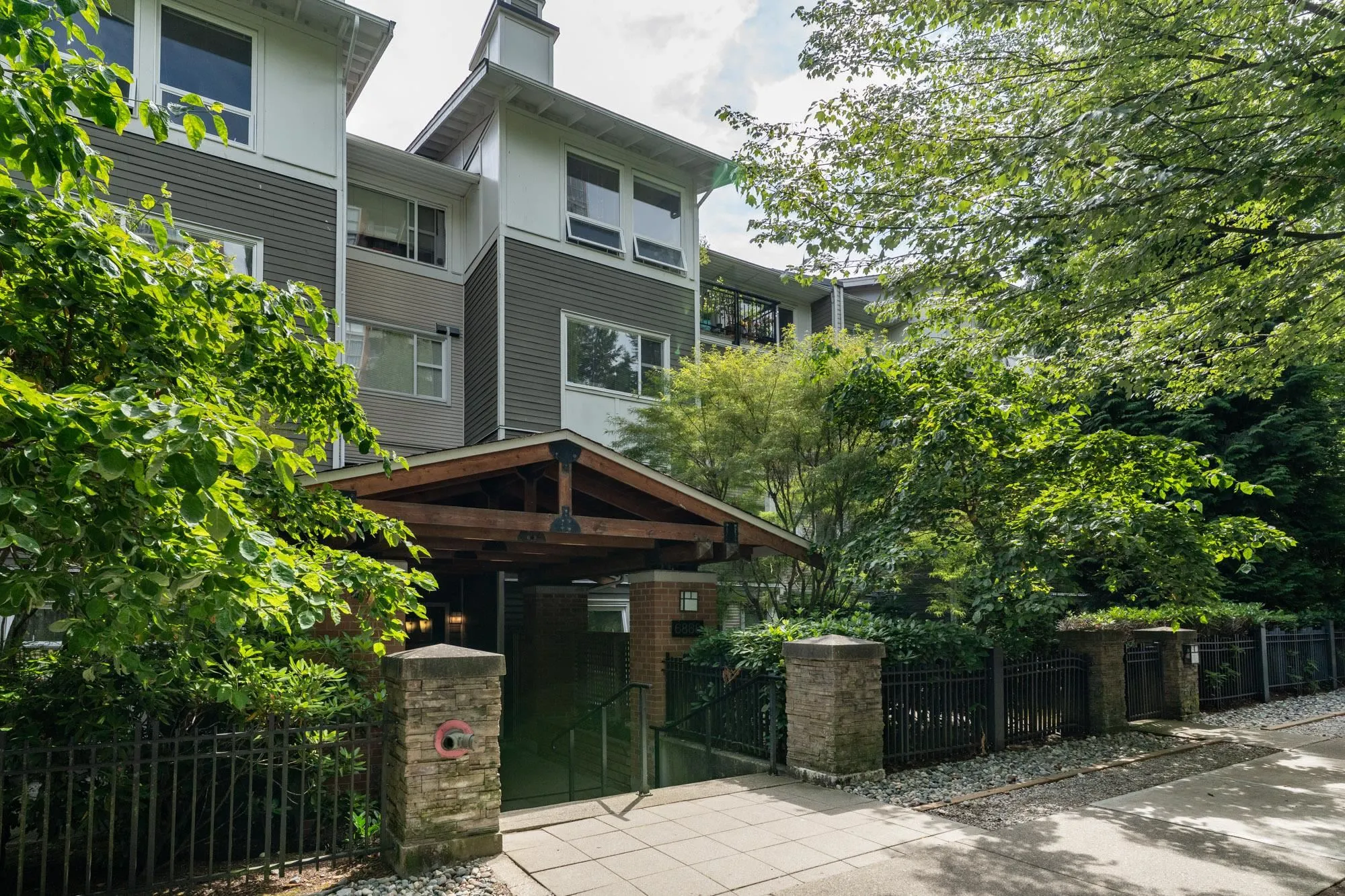 415 6888 Southpoint Drive