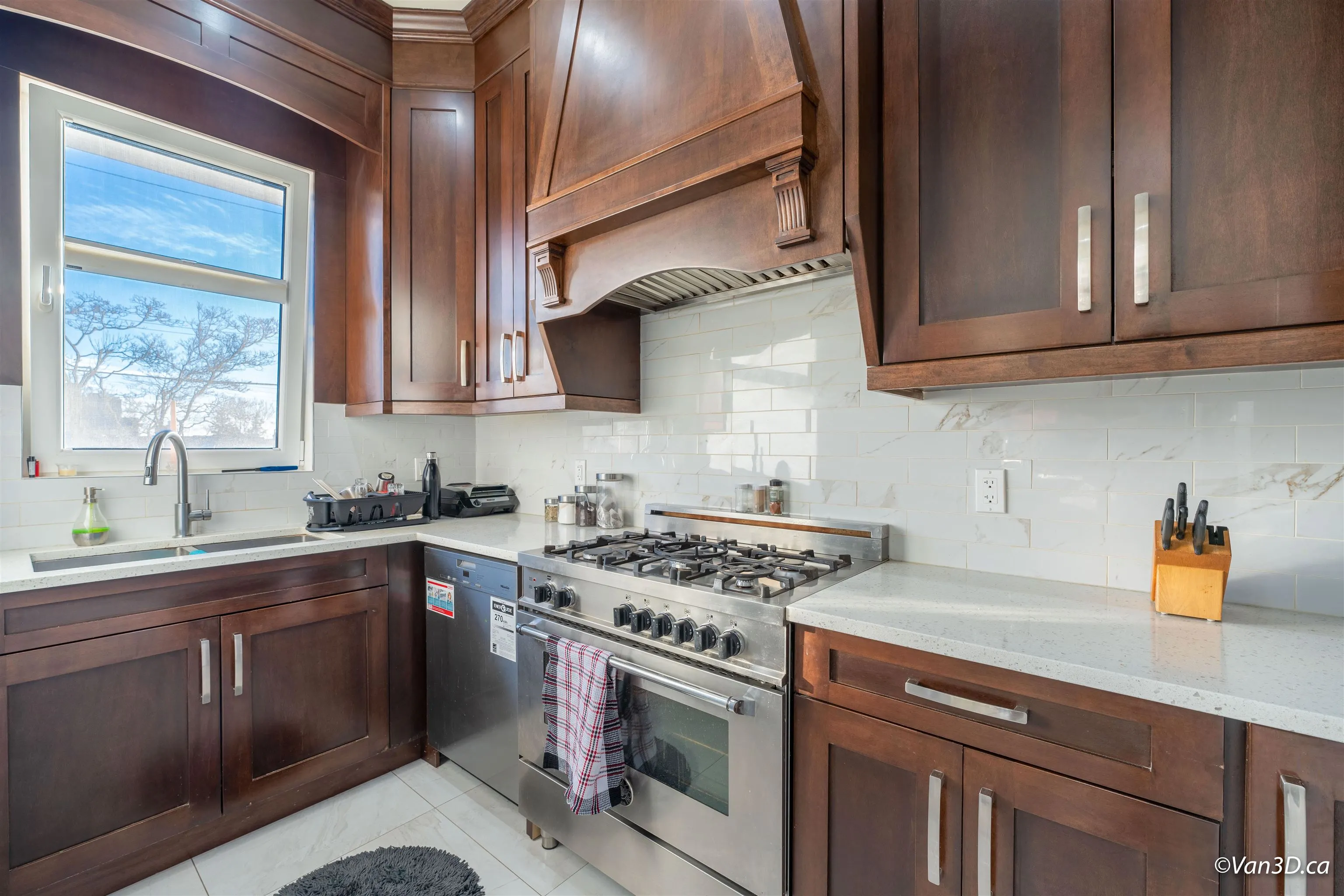 146 W 40th Avenue