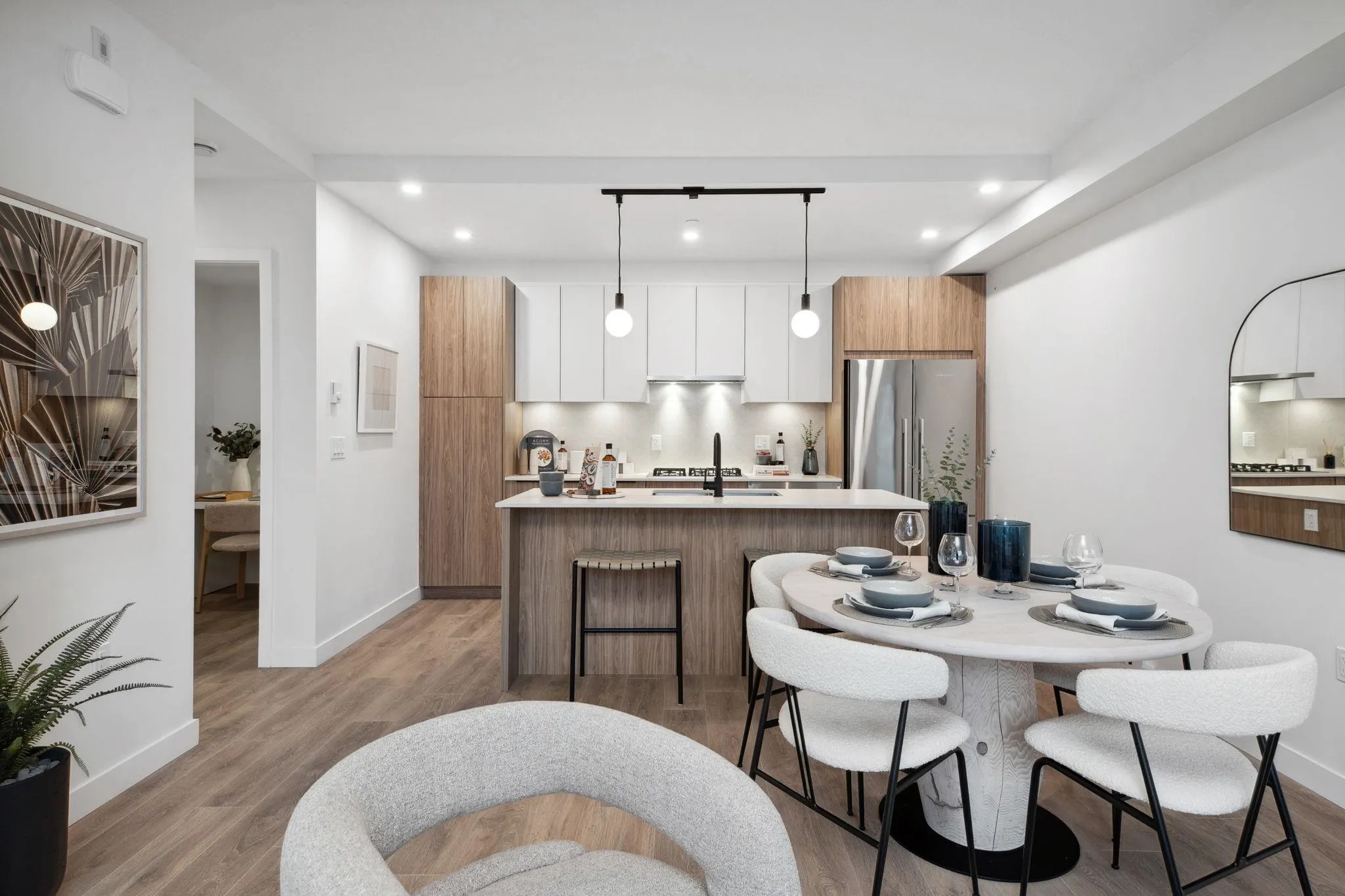 108 715 Ducklow Street