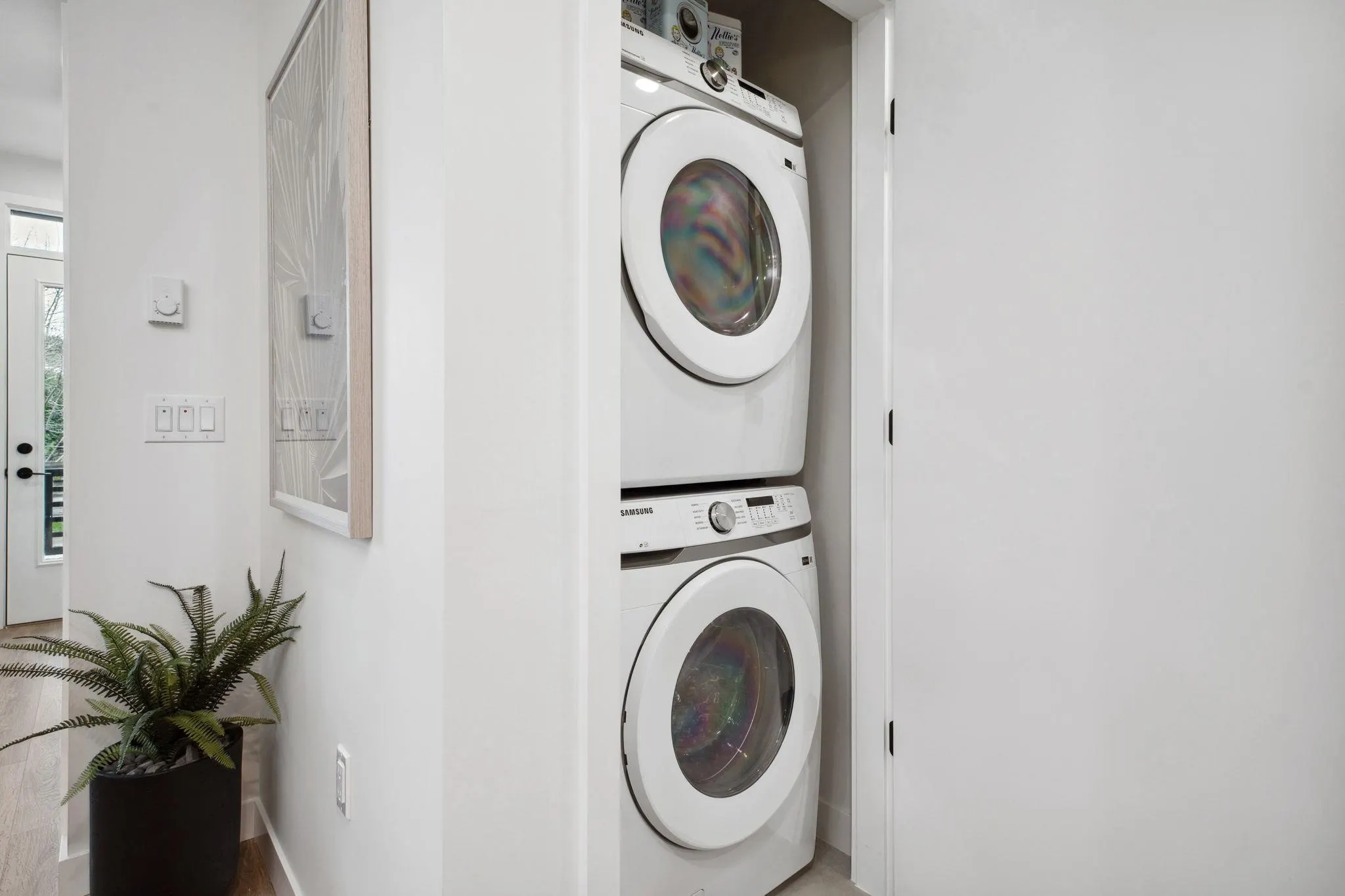 108 715 Ducklow Street