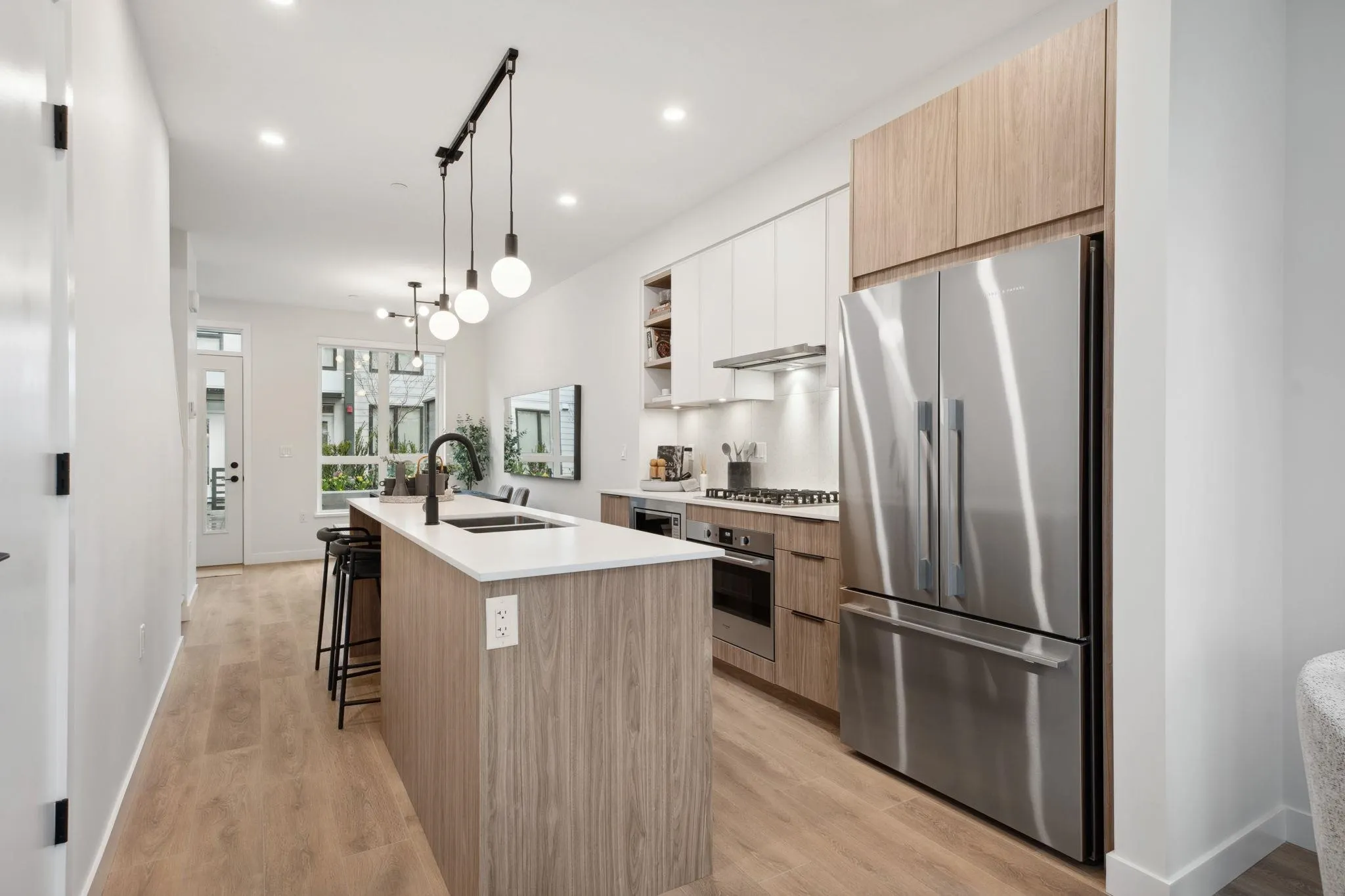 201 715 Ducklow Street