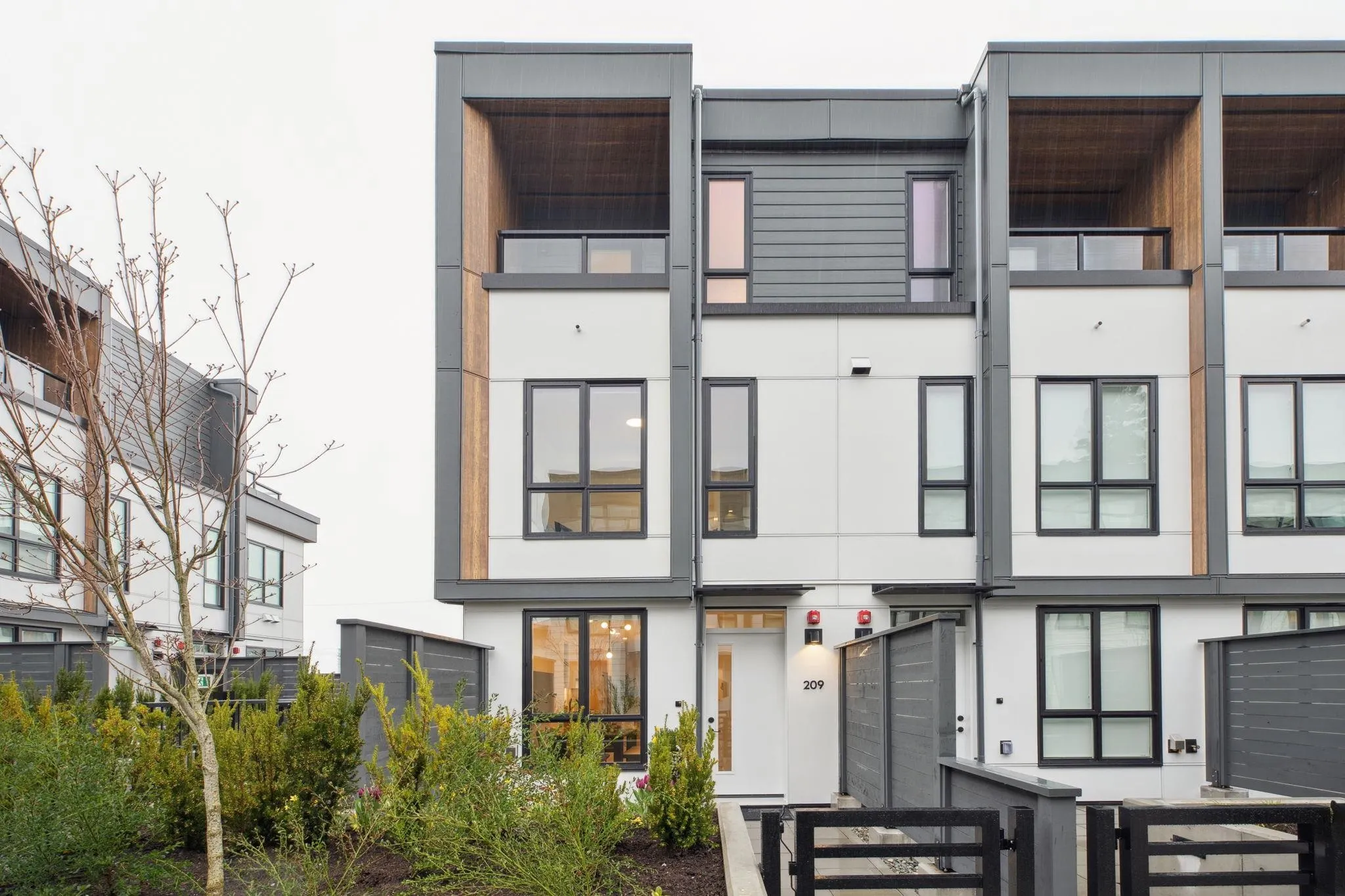 201 715 Ducklow Street