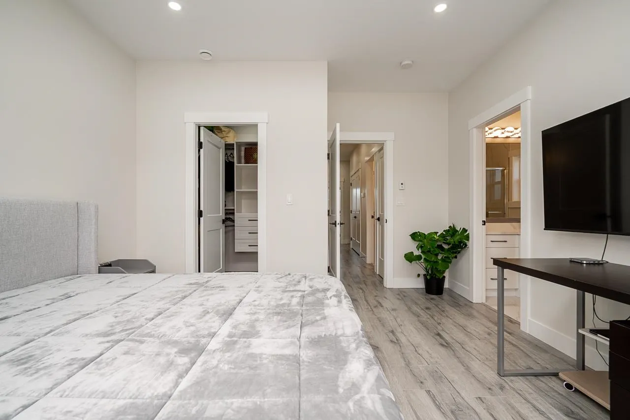 3080 Oxford Street