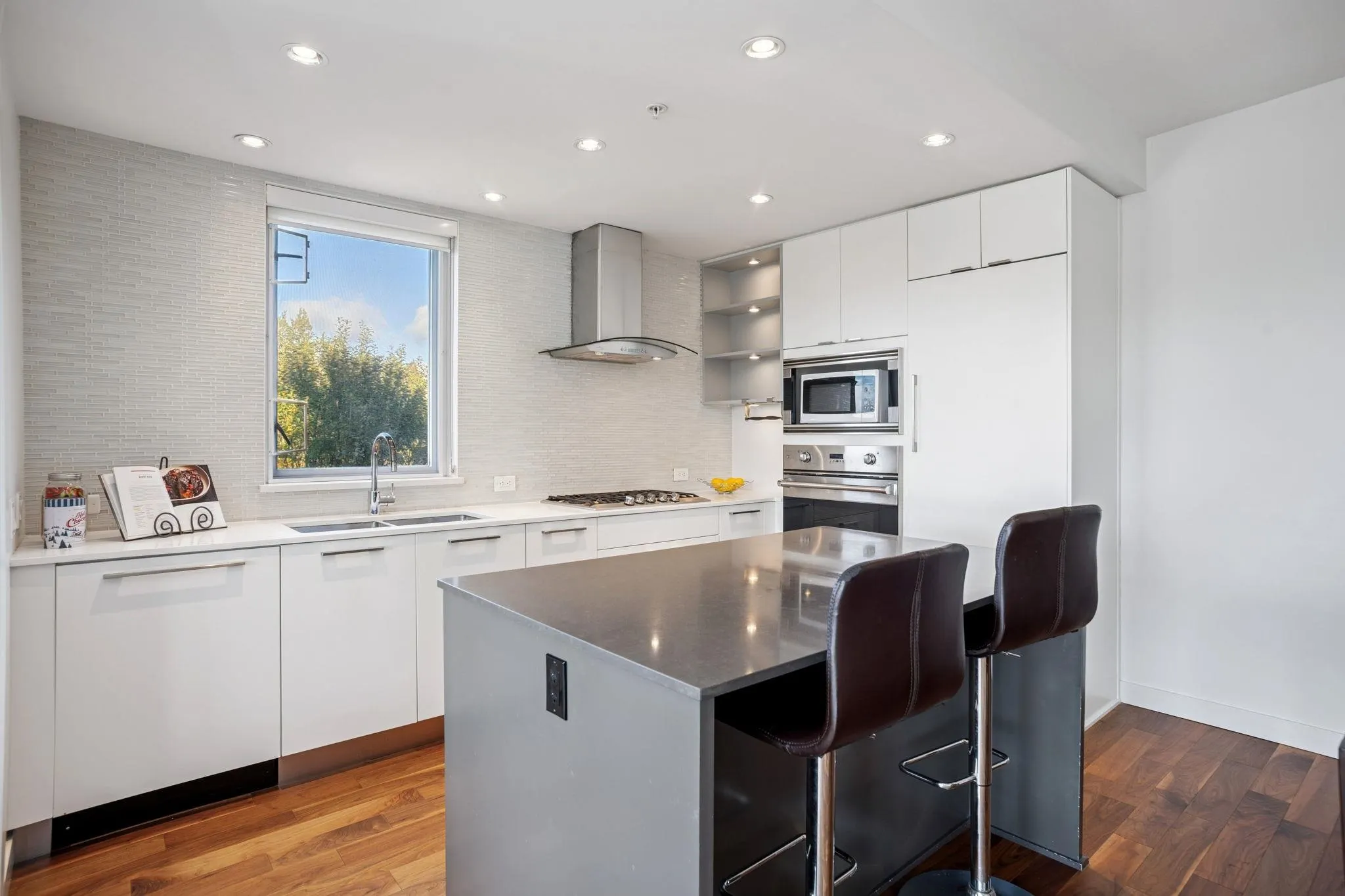 508 4867 Cambie Street