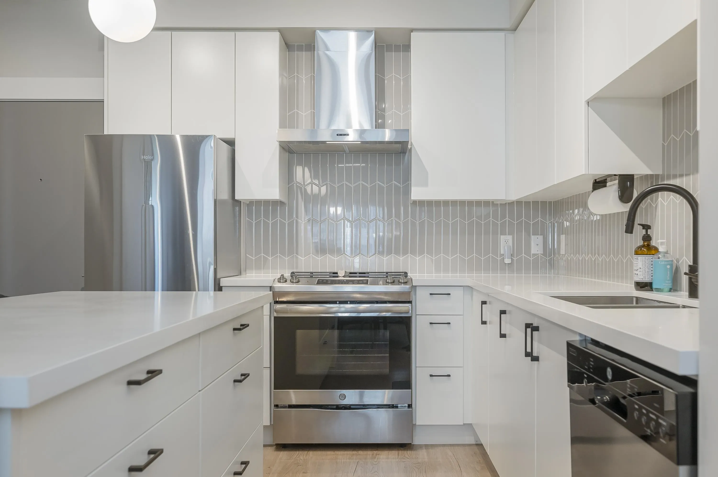 B408 20838 78b Avenue
