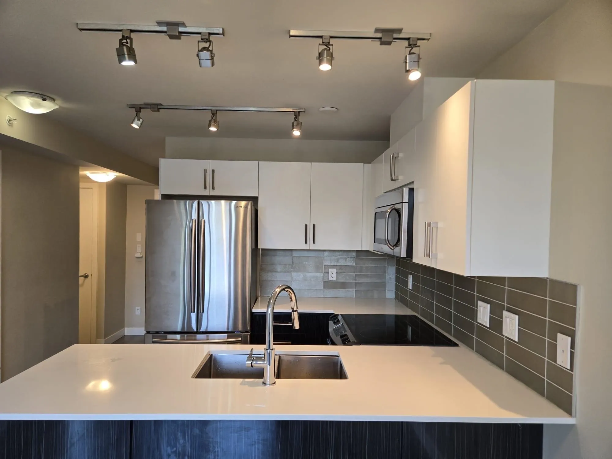512 2689 Kingsway