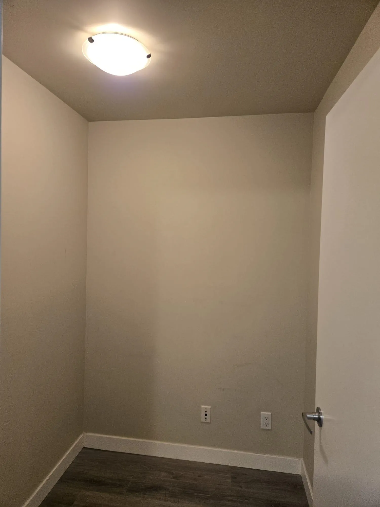 512 2689 Kingsway