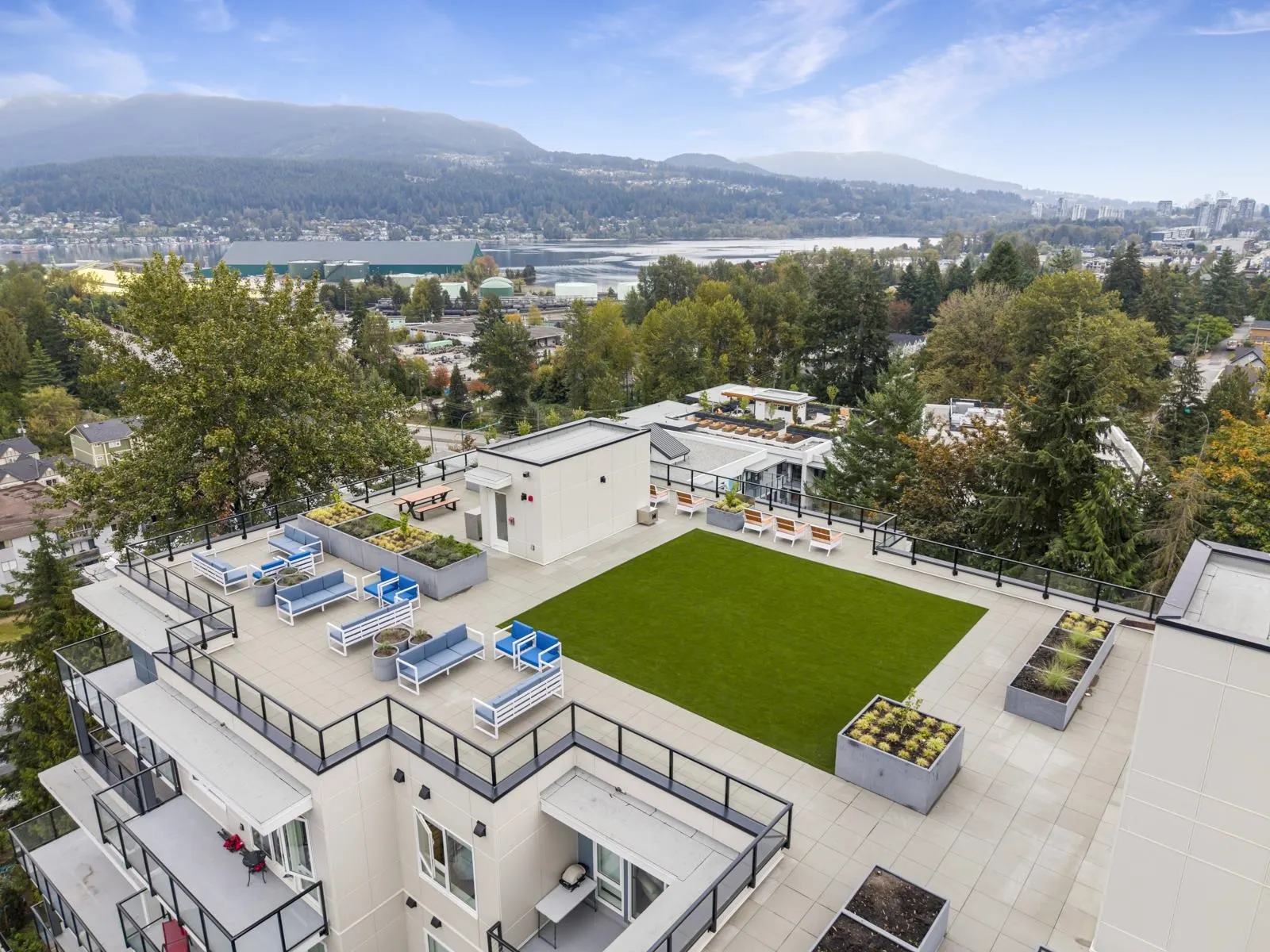 410 2002 St. George Street