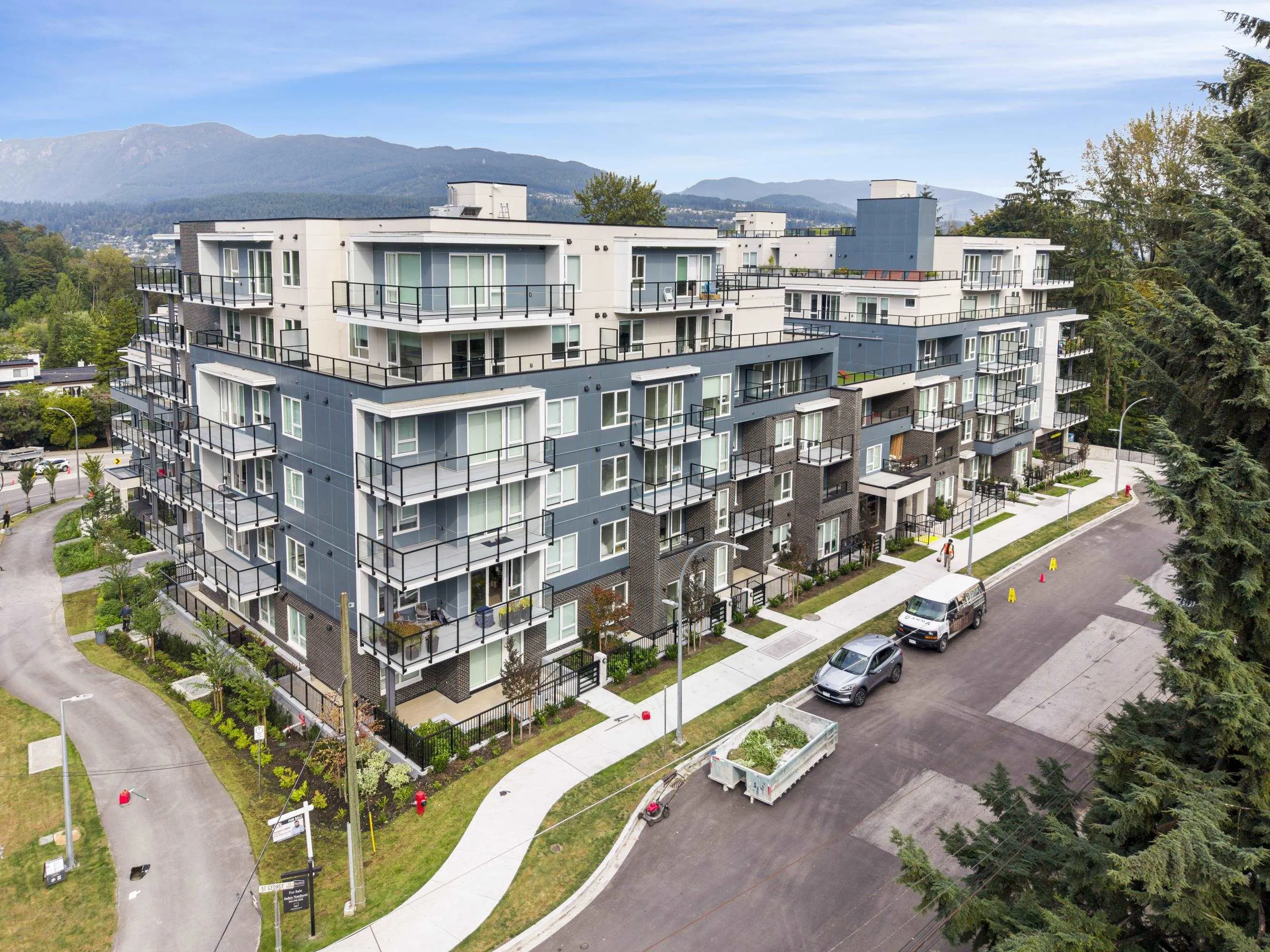 410 2002 St. George Street