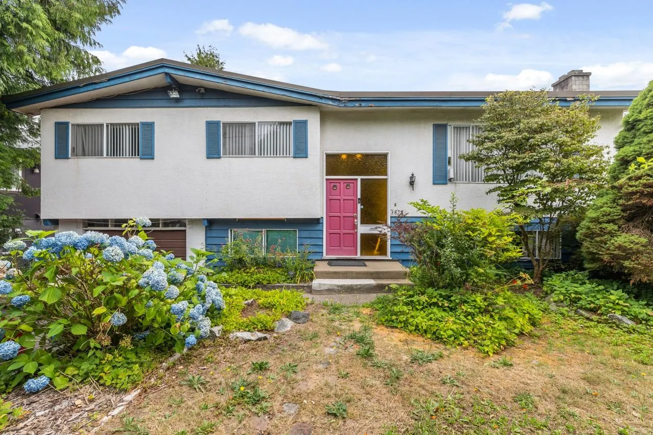 3878 Royal Oak Avenue