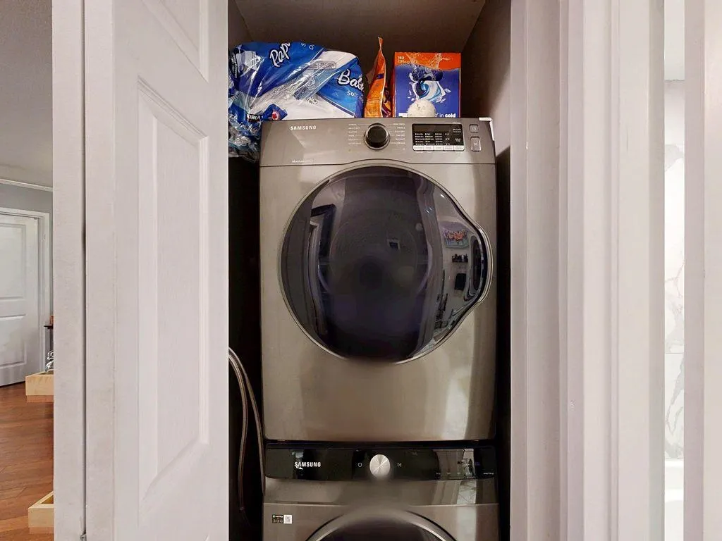 201 2222 Prince Edward Street