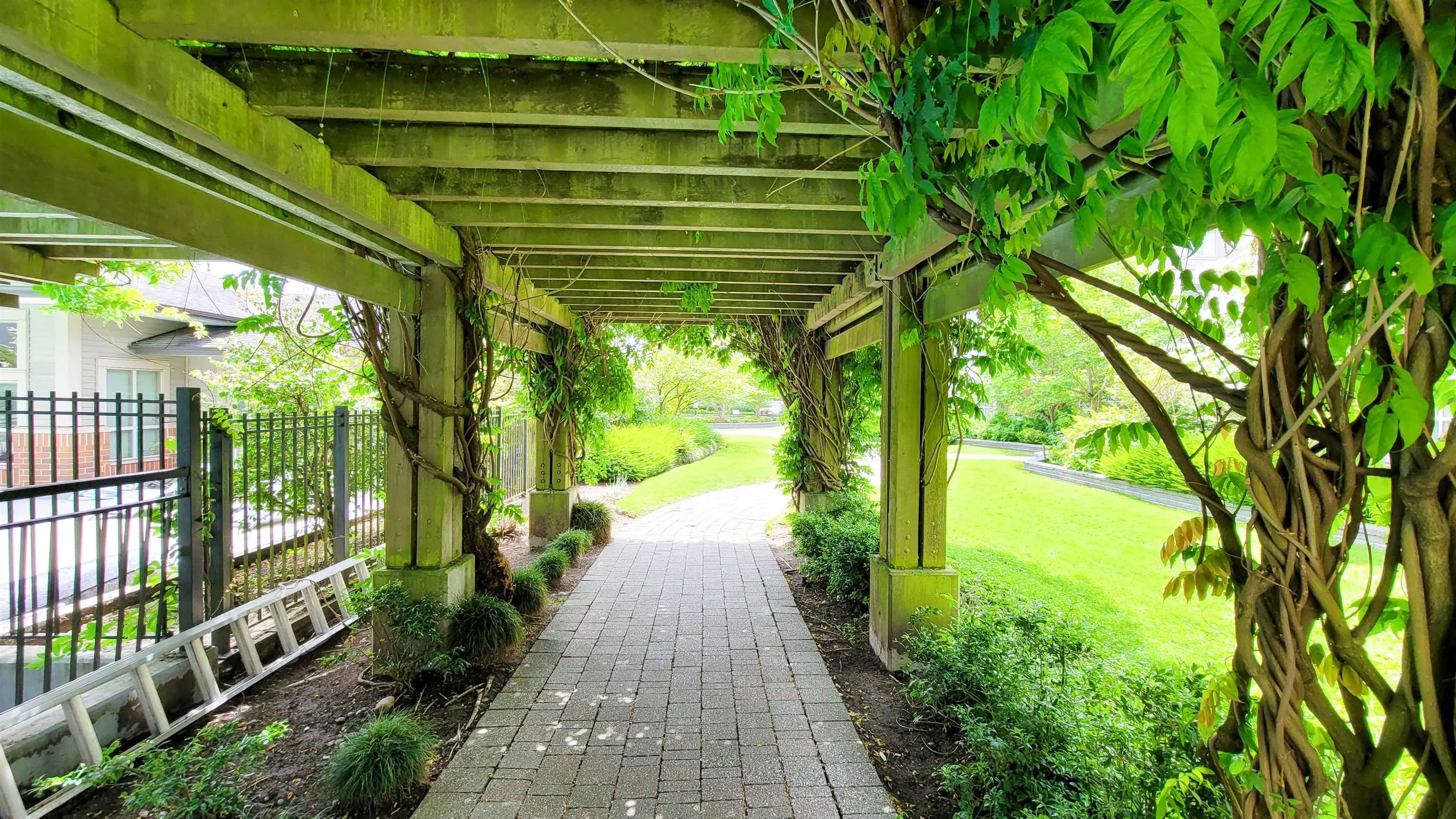 217 9299 Tomicki Avenue