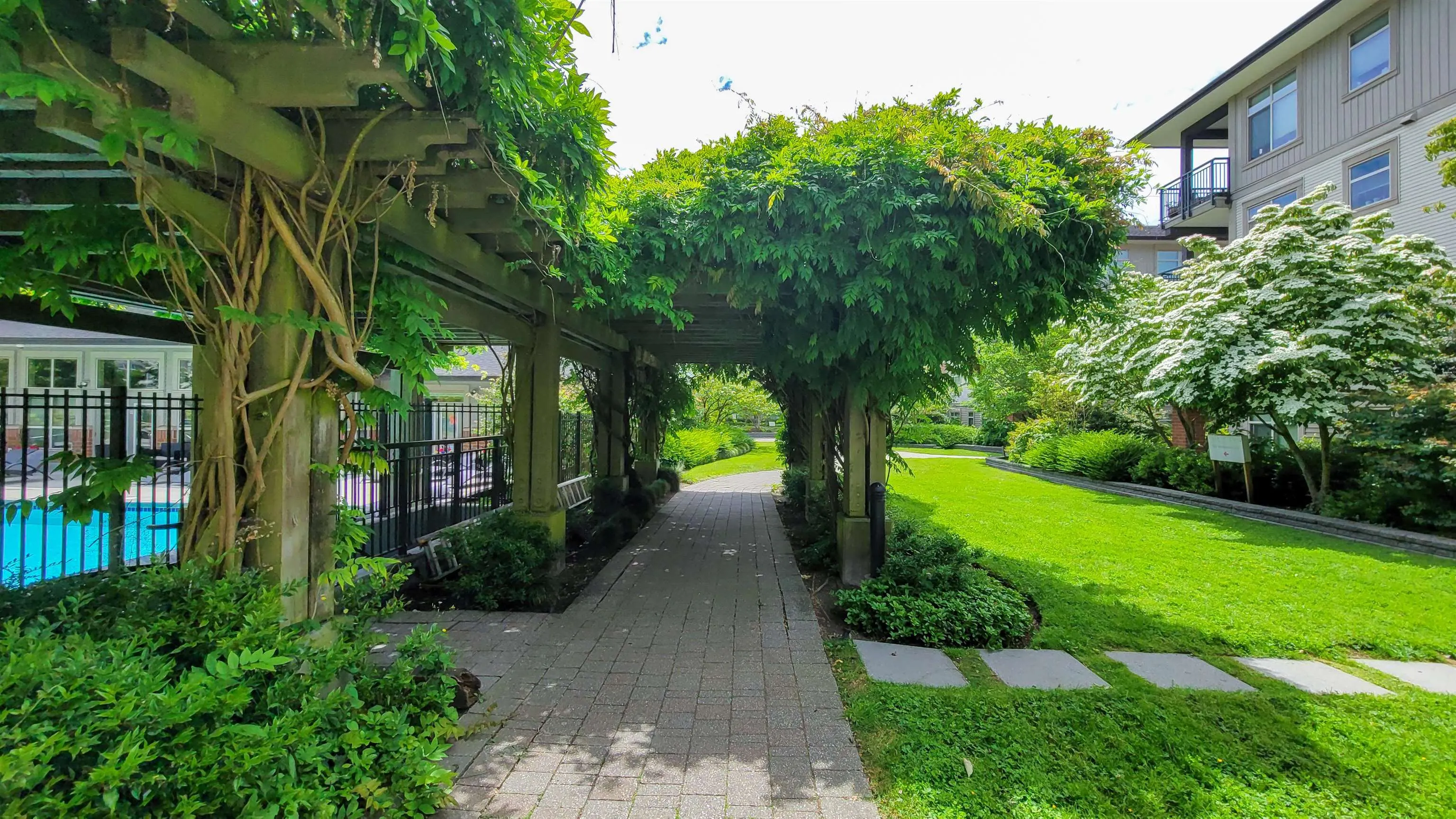 217 9299 Tomicki Avenue