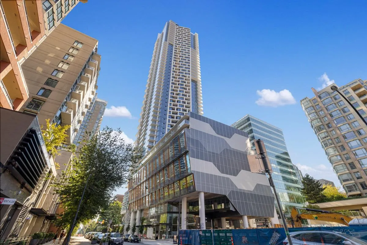 4307 1289 Hornby Street