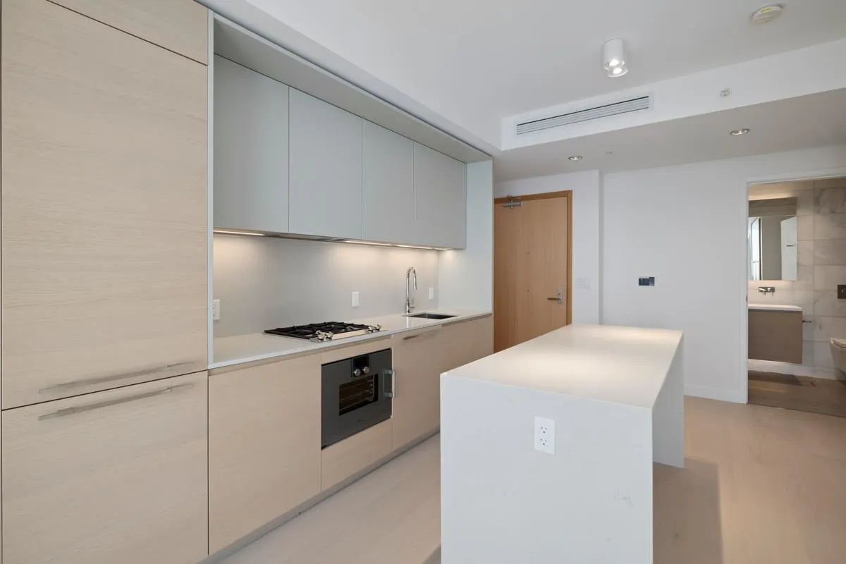 4307 1289 Hornby Street